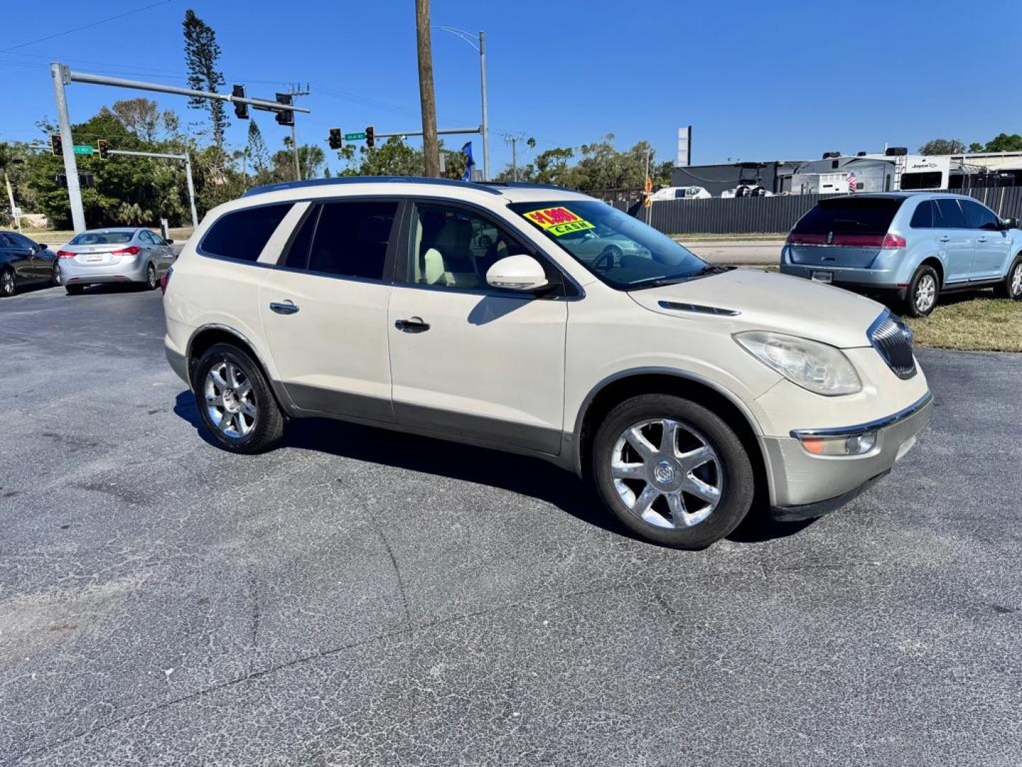 2009 WHITE BUICK ENCLAVE CXL (5GAER23D99J) with an 3.6L engine, Automatic transmission, located at 2929 9th St. West, Bradenton, 34205, (941) 242-2810, 27.473591, -82.570679 - Photo#0
