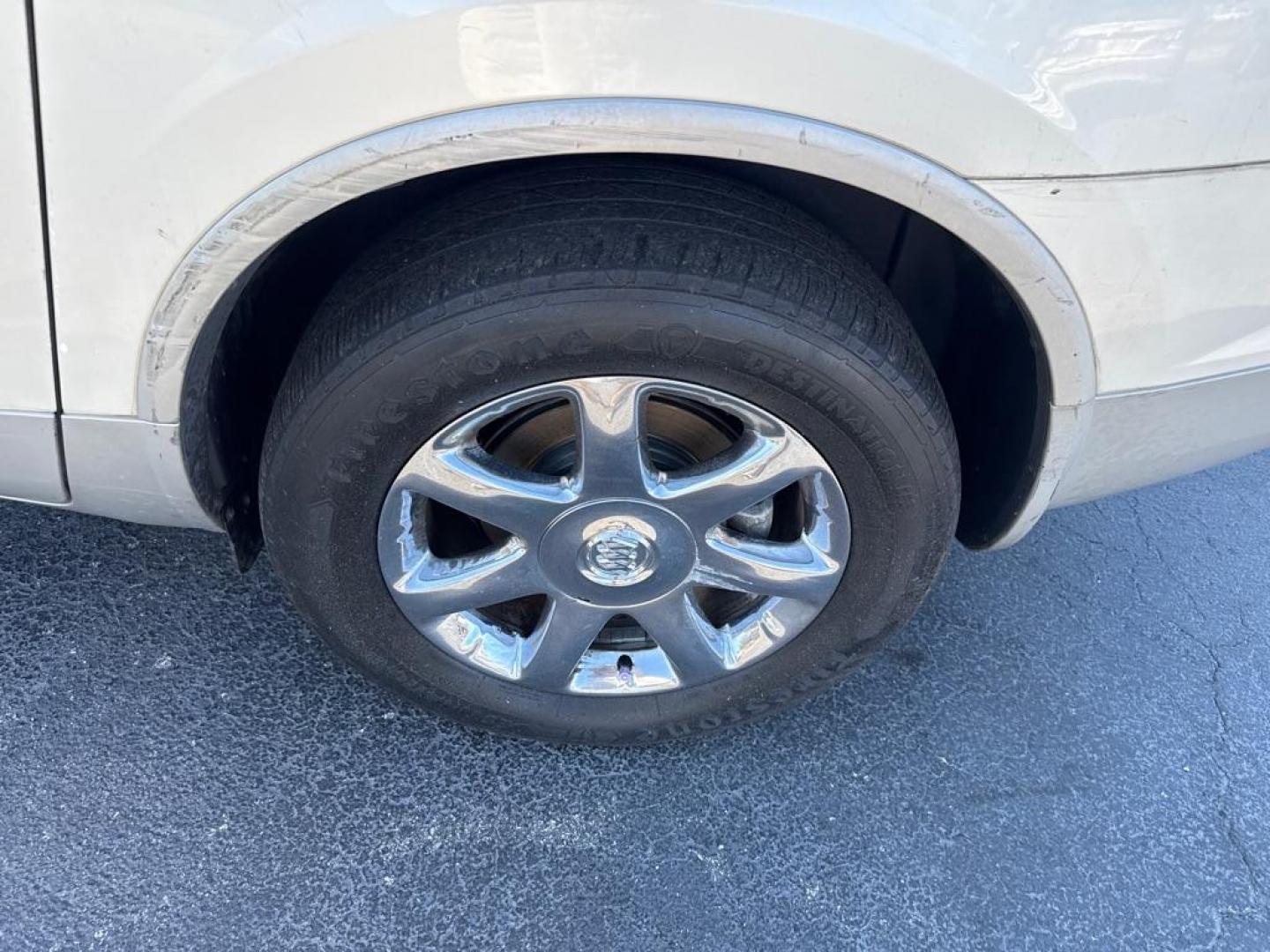 2009 WHITE BUICK ENCLAVE CXL (5GAER23D99J) with an 3.6L engine, Automatic transmission, located at 2929 9th St. West, Bradenton, 34205, (941) 242-2810, 27.473591, -82.570679 - Photo#9