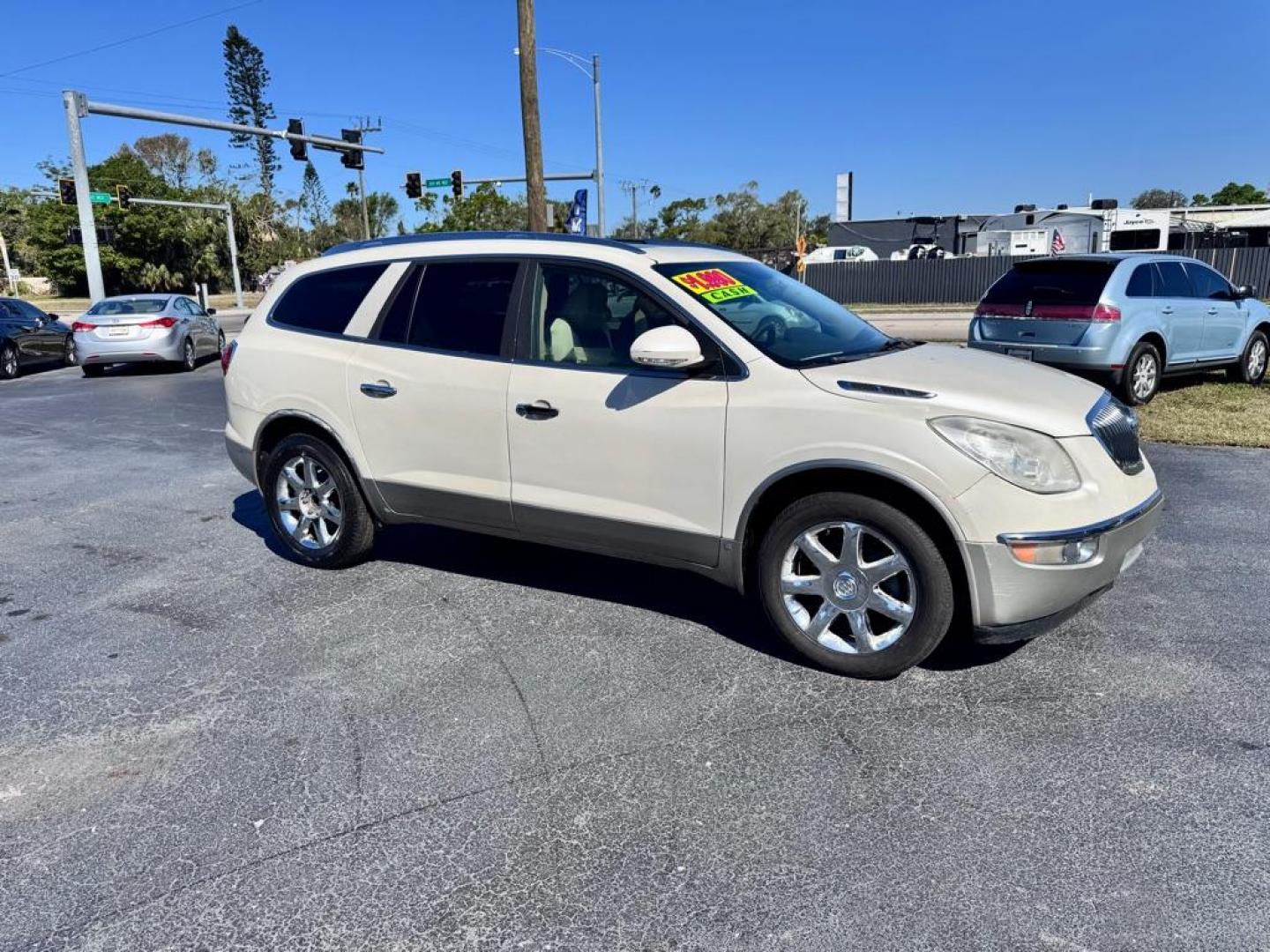 2009 WHITE BUICK ENCLAVE CXL (5GAER23D99J) with an 3.6L engine, Automatic transmission, located at 2929 9th St. West, Bradenton, 34205, (941) 242-2810, 27.473591, -82.570679 - Photo#1
