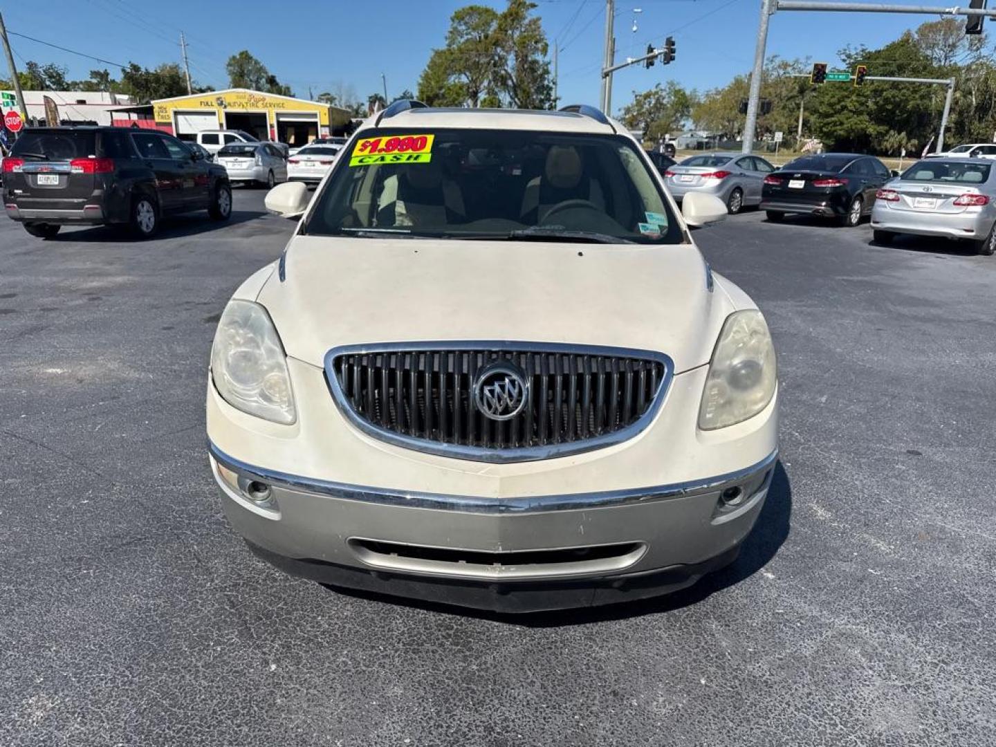 2009 WHITE BUICK ENCLAVE CXL (5GAER23D99J) with an 3.6L engine, Automatic transmission, located at 2929 9th St. West, Bradenton, 34205, (941) 242-2810, 27.473591, -82.570679 - Photo#2
