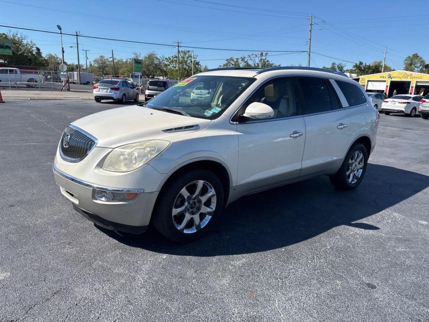 2009 WHITE BUICK ENCLAVE CXL (5GAER23D99J) with an 3.6L engine, Automatic transmission, located at 2929 9th St. West, Bradenton, 34205, (941) 242-2810, 27.473591, -82.570679 - Photo#3