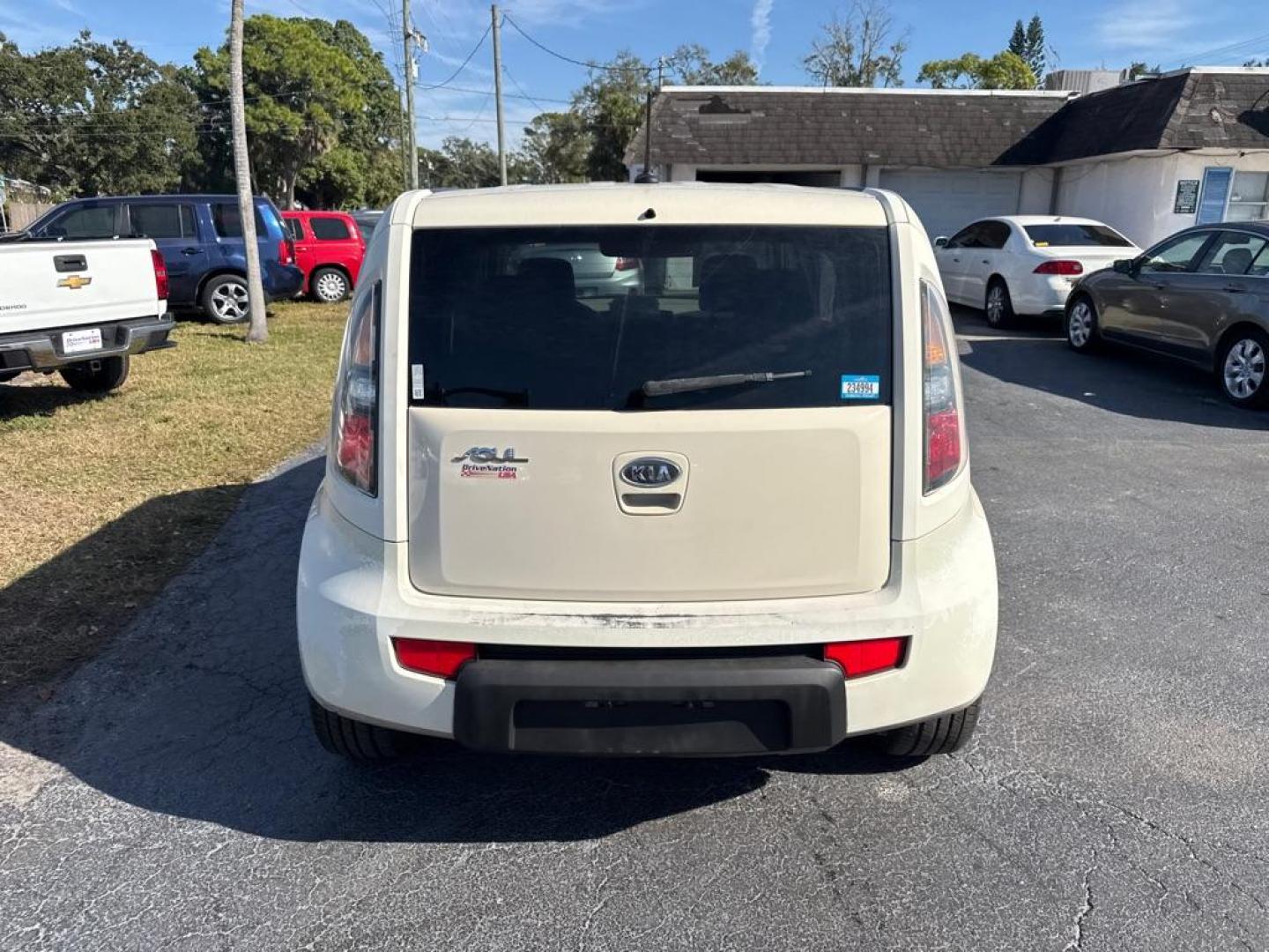 2011 WHITE KIA SOUL + (KNDJT2A25B7) with an 2.0L engine, Automatic transmission, located at 2929 9th St. West, Bradenton, 34205, (941) 242-2810, 27.473591, -82.570679 - Thanks for inquring into DriveNation USA! All vehicles listed can be viewed at www.drivenationusa.com for vehicle history reports and additonal info. We cannot quote any terms such as down payments or monthly payments without an application. You can apply directly at www.drivenationusa.com or by con - Photo#5