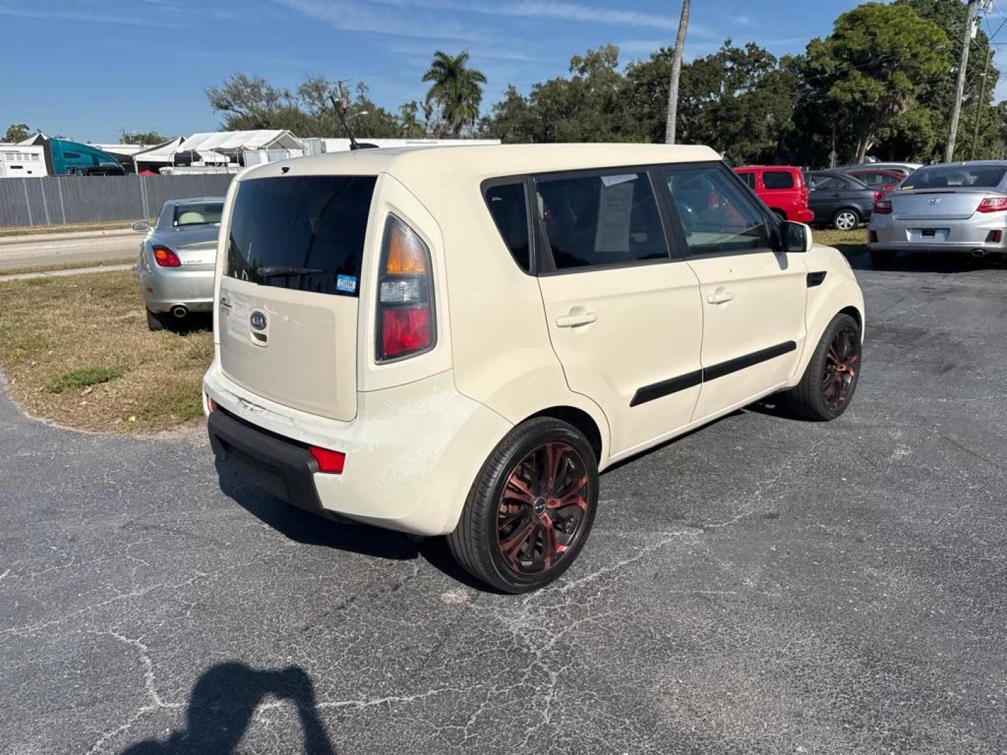 2011 WHITE KIA SOUL + (KNDJT2A25B7) with an 2.0L engine, Automatic transmission, located at 2929 9th St. West, Bradenton, 34205, (941) 242-2810, 27.473591, -82.570679 - Thanks for inquring into DriveNation USA! All vehicles listed can be viewed at www.drivenationusa.com for vehicle history reports and additonal info. We cannot quote any terms such as down payments or monthly payments without an application. You can apply directly at www.drivenationusa.com or by con - Photo#6