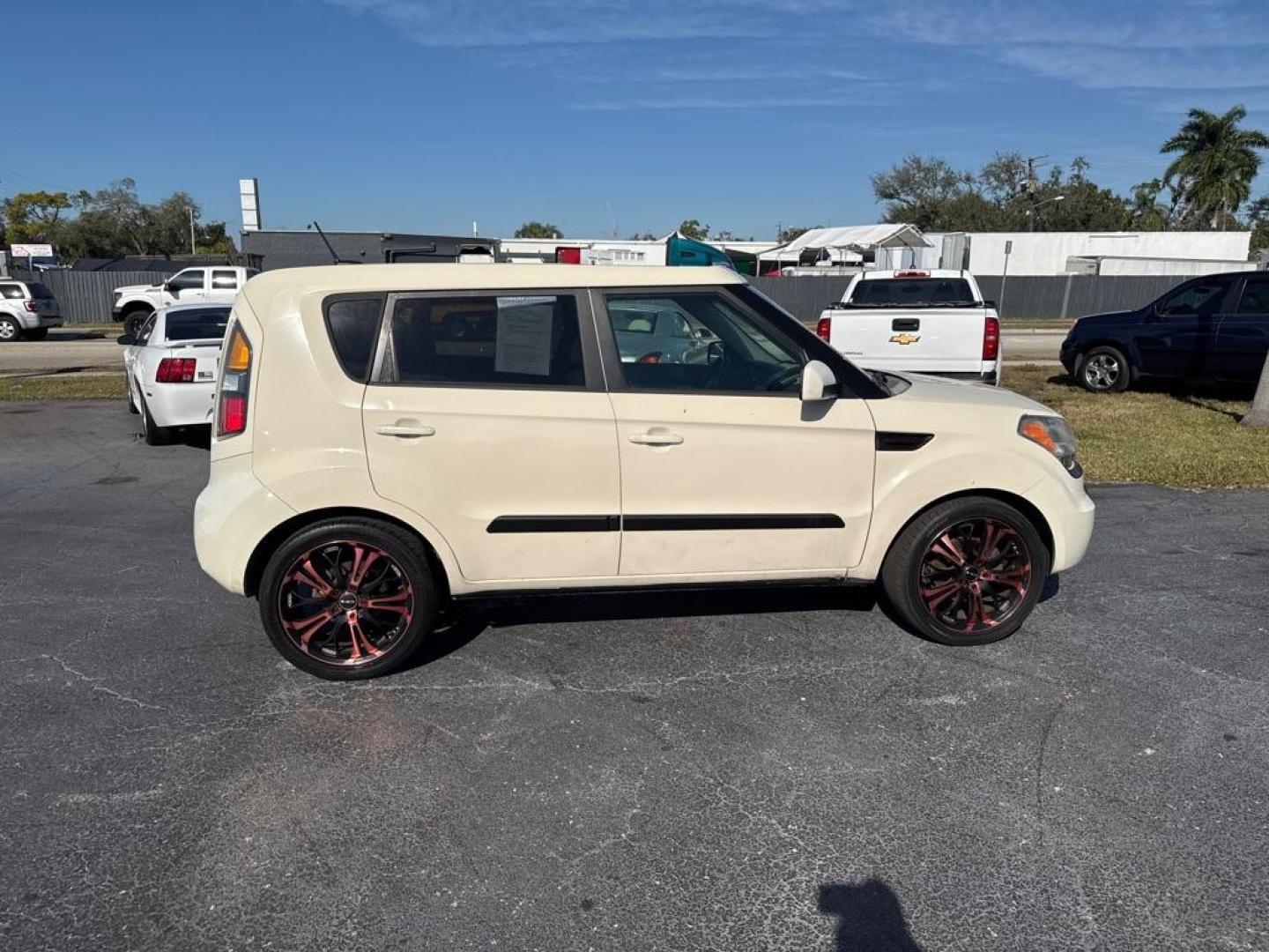 2011 WHITE KIA SOUL + (KNDJT2A25B7) with an 2.0L engine, Automatic transmission, located at 2929 9th St. West, Bradenton, 34205, (941) 242-2810, 27.473591, -82.570679 - Thanks for inquring into DriveNation USA! All vehicles listed can be viewed at www.drivenationusa.com for vehicle history reports and additonal info. We cannot quote any terms such as down payments or monthly payments without an application. You can apply directly at www.drivenationusa.com or by con - Photo#7