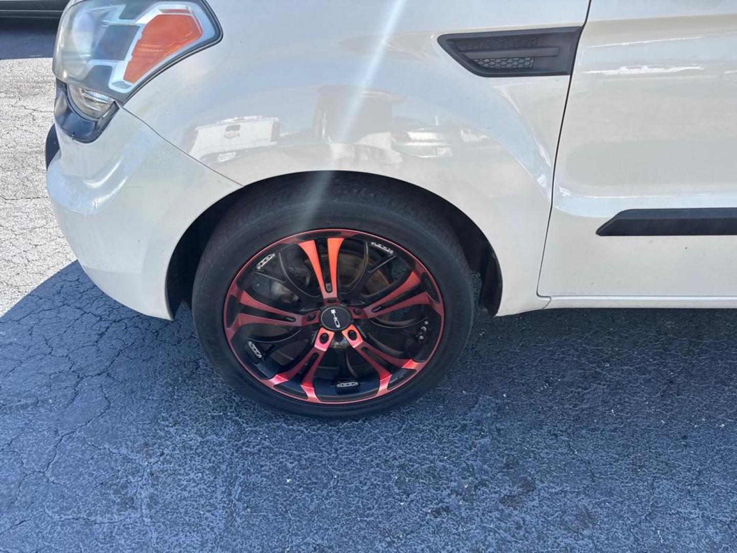 2011 WHITE KIA SOUL + (KNDJT2A25B7) with an 2.0L engine, Automatic transmission, located at 2929 9th St. West, Bradenton, 34205, (941) 242-2810, 27.473591, -82.570679 - Thanks for inquring into DriveNation USA! All vehicles listed can be viewed at www.drivenationusa.com for vehicle history reports and additonal info. We cannot quote any terms such as down payments or monthly payments without an application. You can apply directly at www.drivenationusa.com or by con - Photo#8