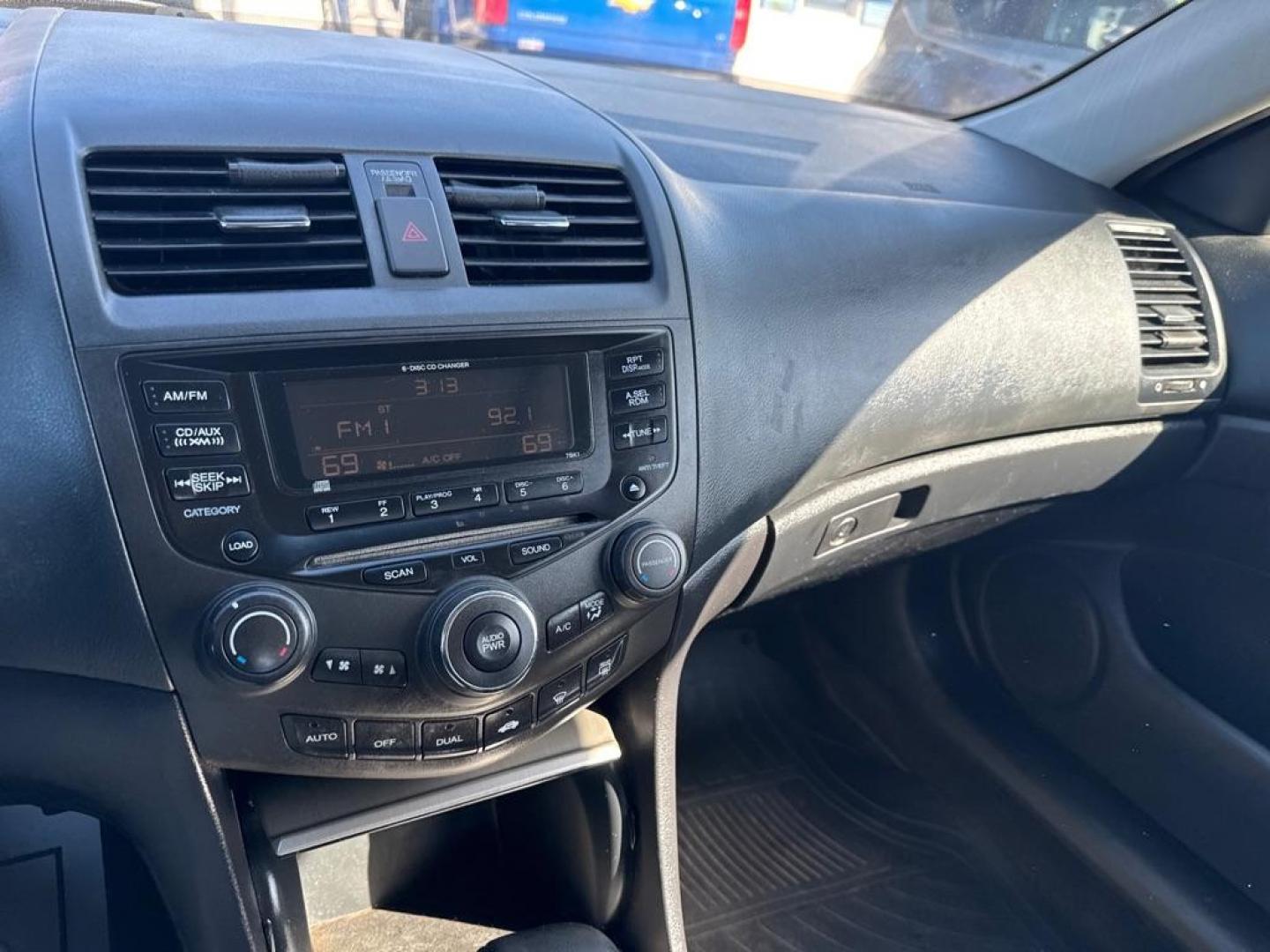 2005 SILVER HONDA ACCORD EX (1HGCM665X5A) with an 3.0L engine, Automatic transmission, located at 2929 9th St. West, Bradenton, 34205, (941) 242-2810, 27.473591, -82.570679 - Photo#11