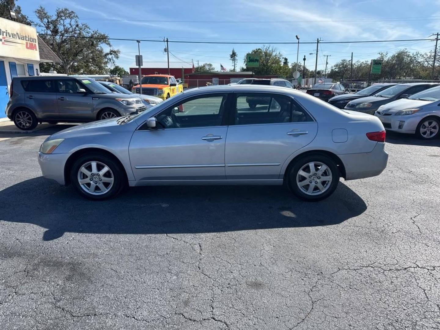 2005 SILVER HONDA ACCORD EX (1HGCM665X5A) with an 3.0L engine, Automatic transmission, located at 2929 9th St. West, Bradenton, 34205, (941) 242-2810, 27.473591, -82.570679 - Photo#4