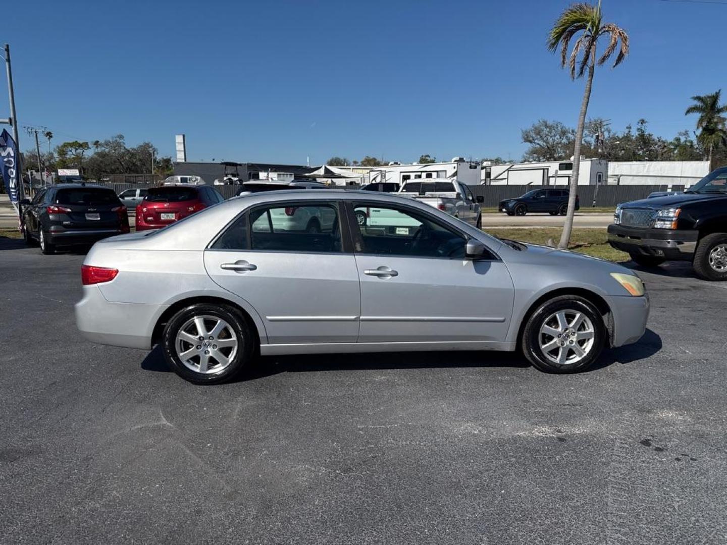 2005 SILVER HONDA ACCORD EX (1HGCM665X5A) with an 3.0L engine, Automatic transmission, located at 2929 9th St. West, Bradenton, 34205, (941) 242-2810, 27.473591, -82.570679 - Photo#8