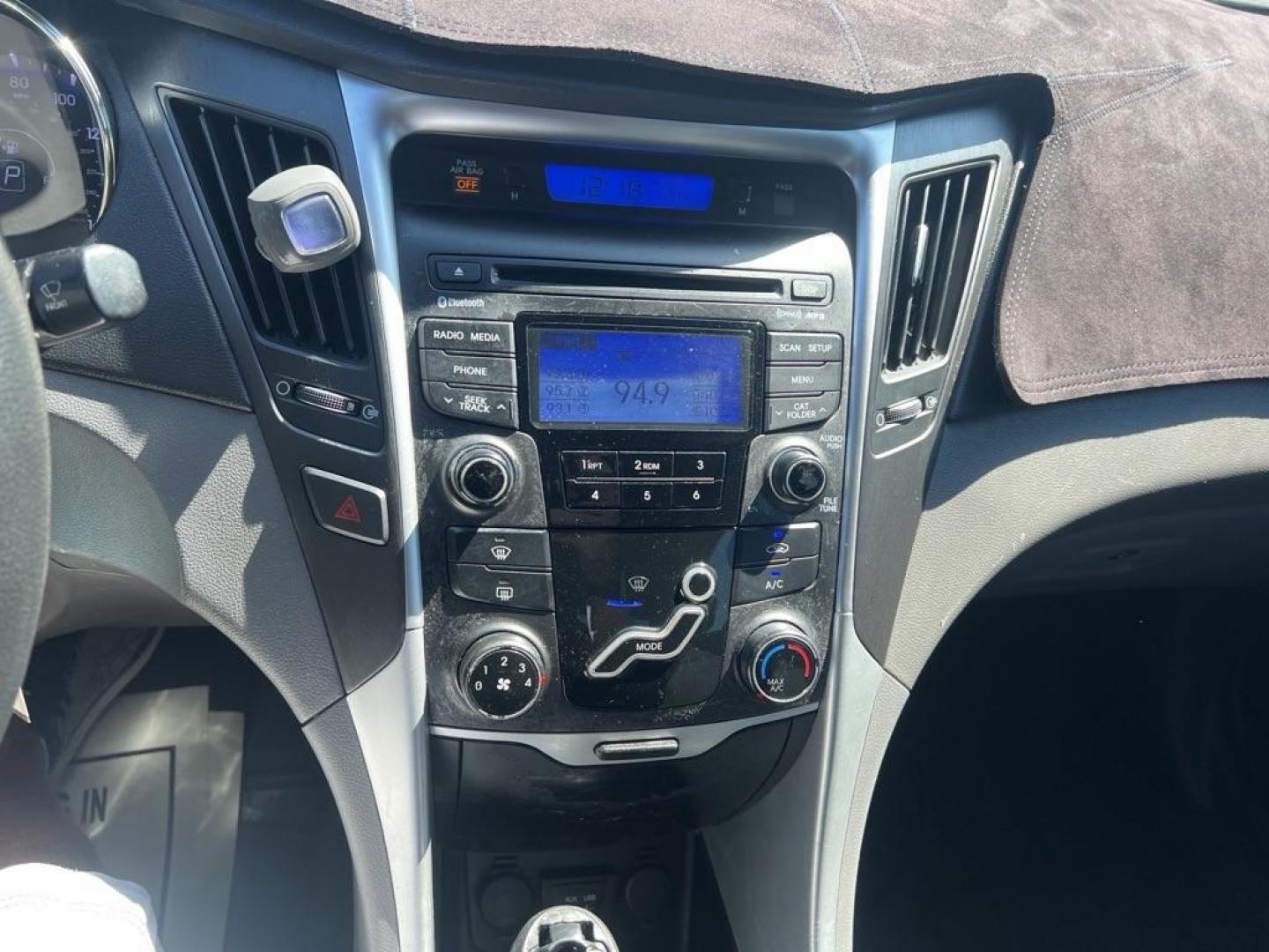 2013 BLUE HYUNDAI SONATA GLS (5NPEB4AC1DH) with an 2.4L engine, Automatic transmission, located at 2929 9th St. West, Bradenton, 34205, (941) 242-2810, 27.473591, -82.570679 - Thanks for inquring into DriveNation USA! All vehicles listed can be viewed at www.drivenationusa.com for vehicle history reports and additonal info. We cannot quote any terms such as down payments or monthly payments without an application. You can apply directly at www.drivenationusa.com or by con - Photo#10