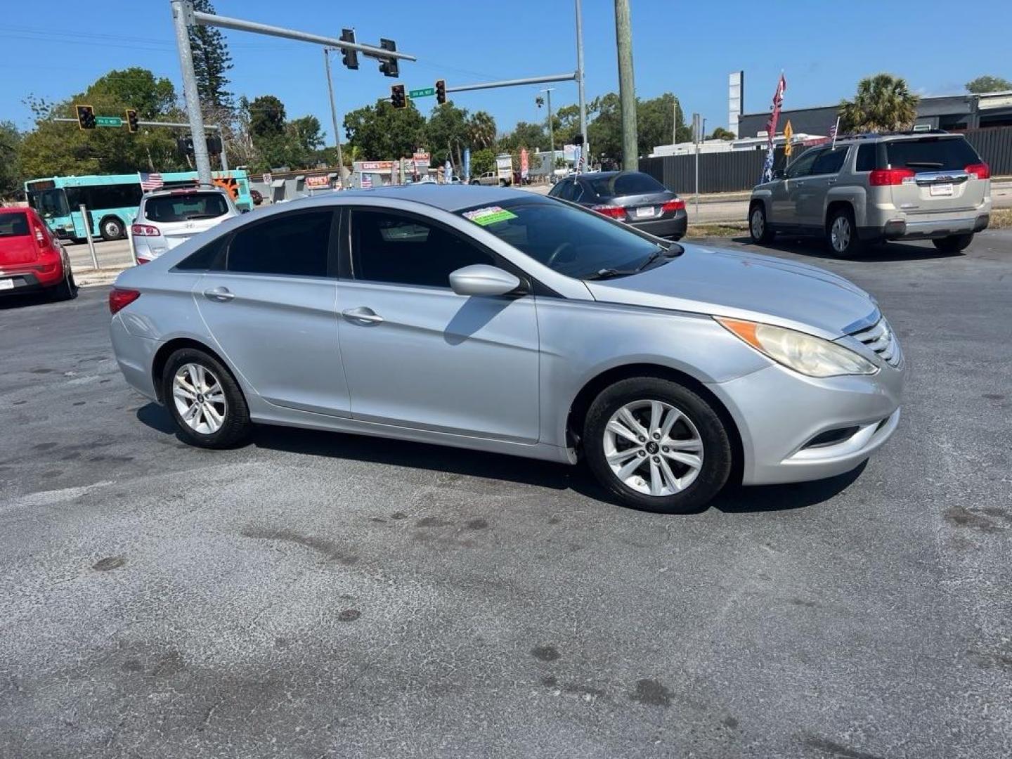 2013 BLUE HYUNDAI SONATA GLS (5NPEB4AC1DH) with an 2.4L engine, Automatic transmission, located at 2929 9th St. West, Bradenton, 34205, (941) 242-2810, 27.473591, -82.570679 - Thanks for inquring into DriveNation USA! All vehicles listed can be viewed at www.drivenationusa.com for vehicle history reports and additonal info. We cannot quote any terms such as down payments or monthly payments without an application. You can apply directly at www.drivenationusa.com or by con - Photo#8