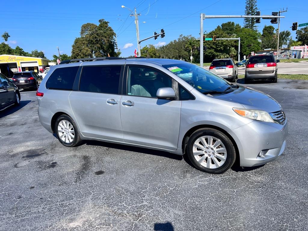 photo of 2011 TOYOTA SIENNA 4DR