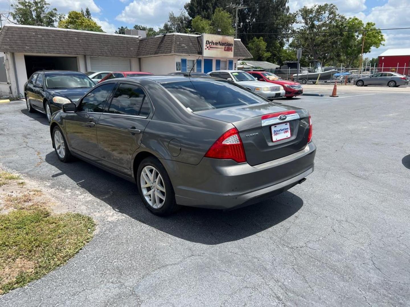 2012 GRAY FORD FUSION SEL (3FAHP0JA2CR) with an 2.5L engine, Automatic transmission, located at 2929 9th St. West, Bradenton, 34205, (941) 242-2810, 27.473591, -82.570679 - Thanks for inquring into DriveNation USA! All vehicles listed can be viewed at www.drivenationusa.com for vehicle history reports and additonal info. We cannot quote any terms such as down payments or monthly payments without an application. You can apply directly at www.drivenationusa.com or by con - Photo#4