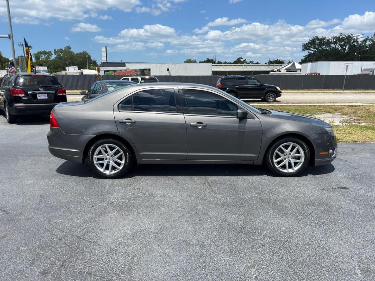 2012 GRAY FORD FUSION SEL (3FAHP0JA2CR) with an 2.5L engine, Automatic transmission, located at 2929 9th St. West, Bradenton, 34205, (941) 242-2810, 27.473591, -82.570679 - Thanks for inquring into DriveNation USA! All vehicles listed can be viewed at www.drivenationusa.com for vehicle history reports and additonal info. We cannot quote any terms such as down payments or monthly payments without an application. You can apply directly at www.drivenationusa.com or by con - Photo#6