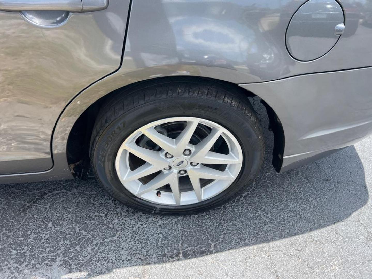 2012 GRAY FORD FUSION SEL (3FAHP0JA2CR) with an 2.5L engine, Automatic transmission, located at 2929 9th St. West, Bradenton, 34205, (941) 242-2810, 27.473591, -82.570679 - Thanks for inquring into DriveNation USA! All vehicles listed can be viewed at www.drivenationusa.com for vehicle history reports and additonal info. We cannot quote any terms such as down payments or monthly payments without an application. You can apply directly at www.drivenationusa.com or by con - Photo#7