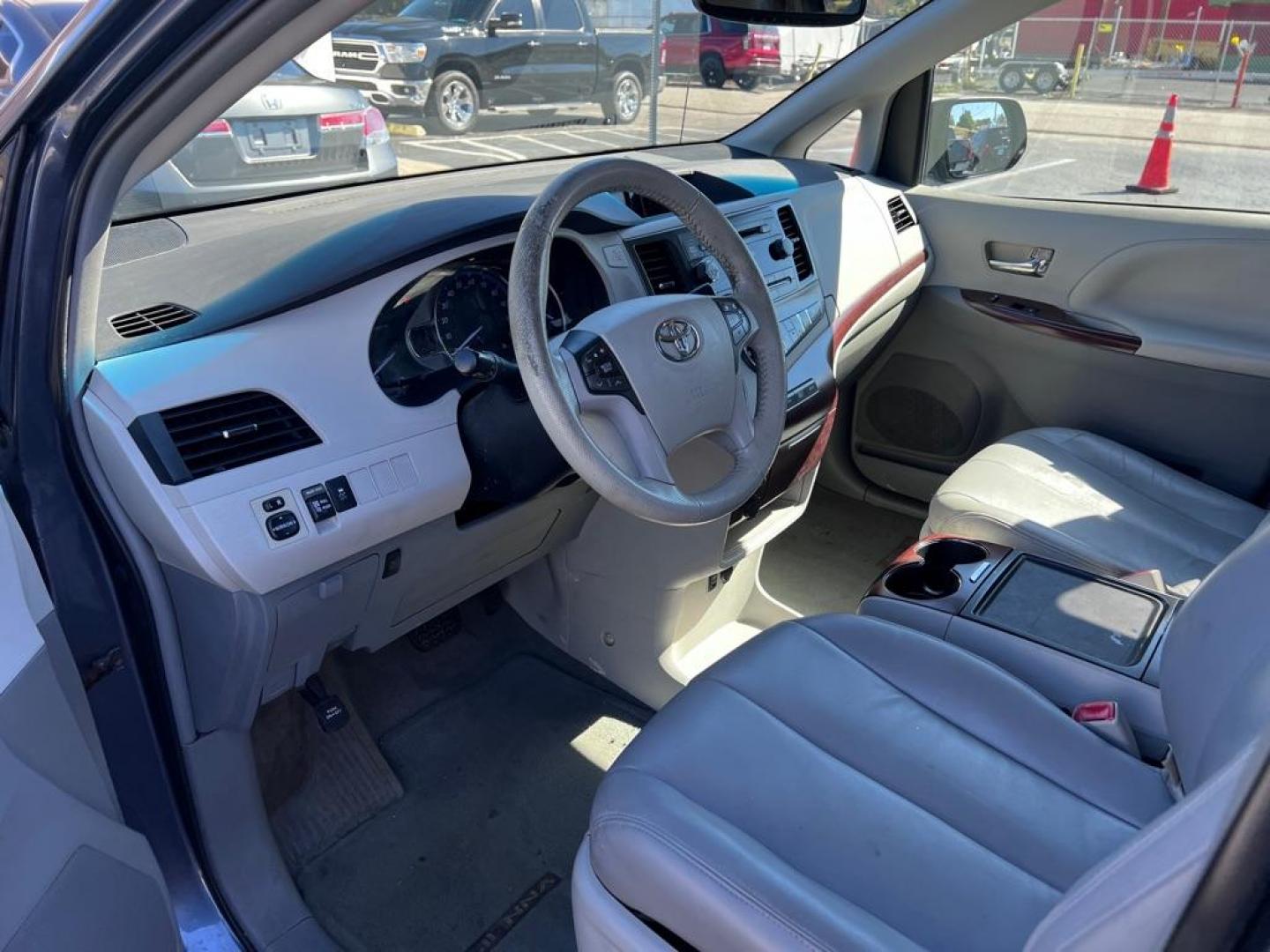 2013 BLUE TOYOTA SIENNA XLE (5TDYK3DC2DS) with an 3.5L engine, Automatic transmission, located at 2929 9th St. West, Bradenton, 34205, (941) 242-2810, 27.473591, -82.570679 - Thanks for inquring into DriveNation USA! All vehicles listed can be viewed at www.drivenationusa.com for vehicle history reports and additonal info. We cannot quote any terms such as down payments or monthly payments without an application. You can apply directly at www.drivenationusa.com or by con - Photo#9