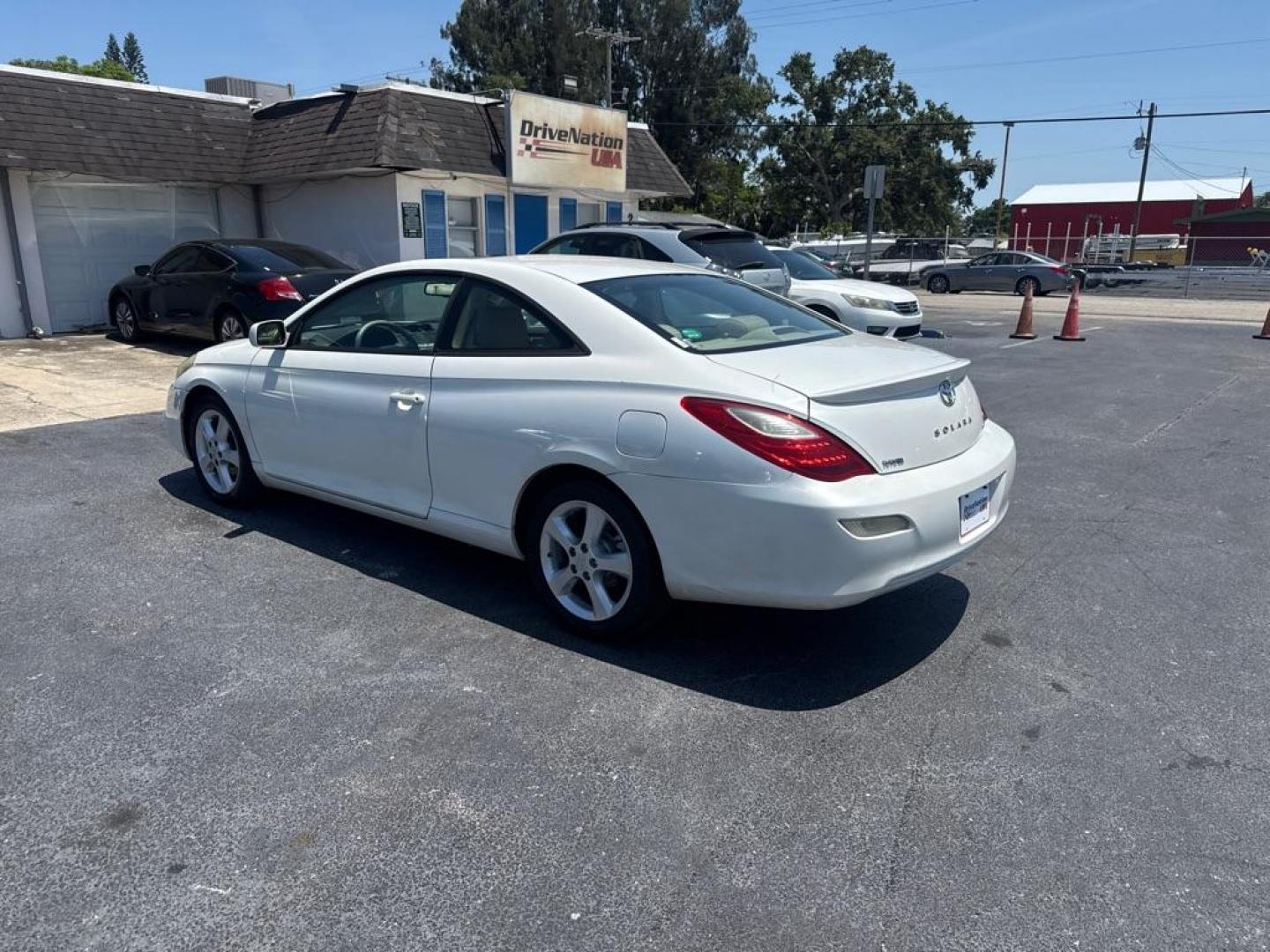 2007 WHITE TOYOTA CAMRY SOLARA SE (4T1CA30P17U) with an 3.3L engine, Automatic transmission, located at 2929 9th St. West, Bradenton, 34205, (941) 242-2810, 27.473591, -82.570679 - Thanks for inquring into DriveNation USA! All vehicles listed can be viewed at www.drivenationusa.com for vehicle history reports and additonal info. We cannot quote any terms such as down payments or monthly payments without an application. You can apply directly at www.drivenationusa.com or by con - Photo#5