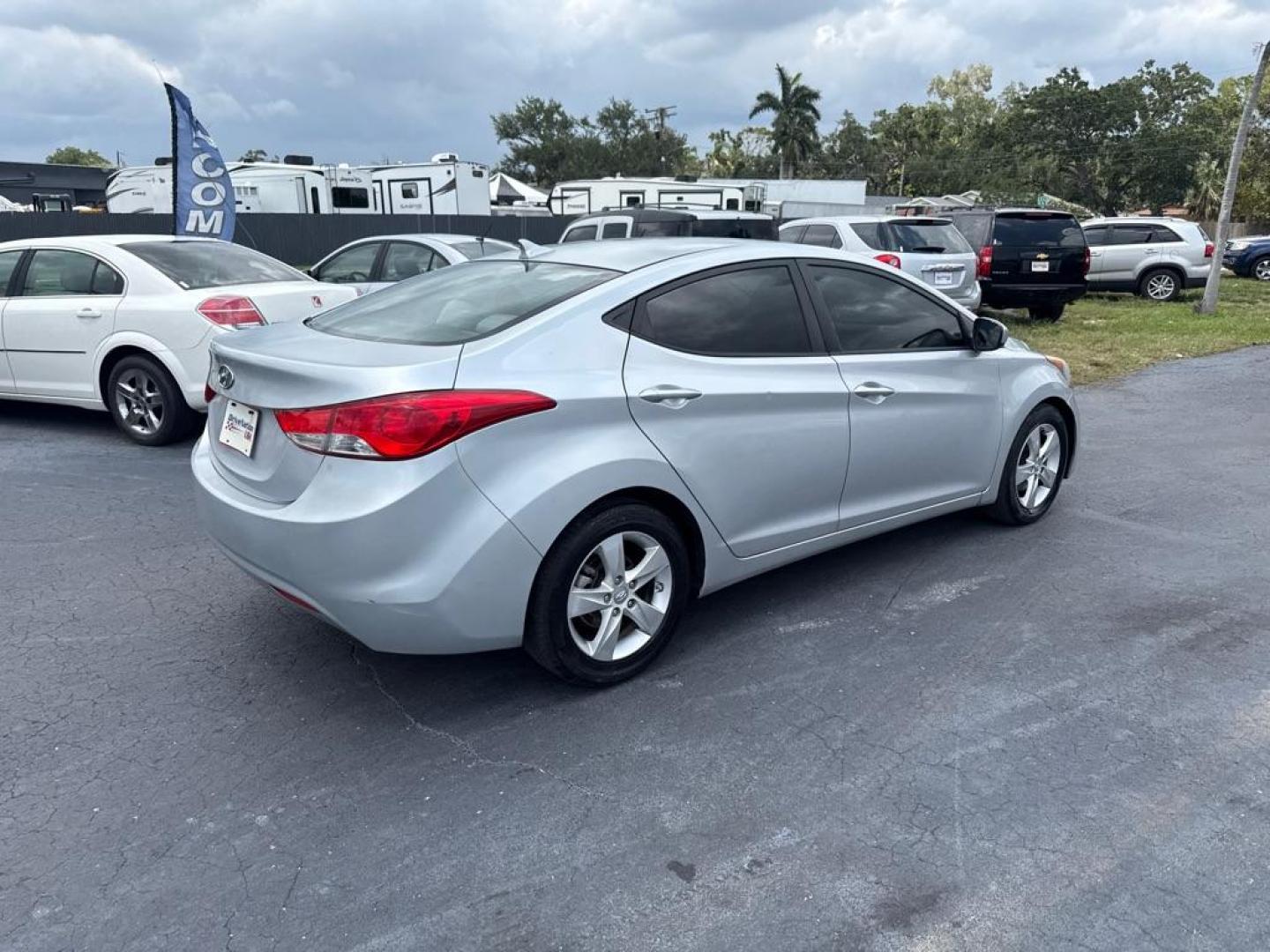 2013 SILVER HYUNDAI ELANTRA GLS (5NPDH4AE9DH) with an 1.8L engine, Automatic transmission, located at 2929 9th St. West, Bradenton, 34205, (941) 242-2810, 27.473591, -82.570679 - Photo#6