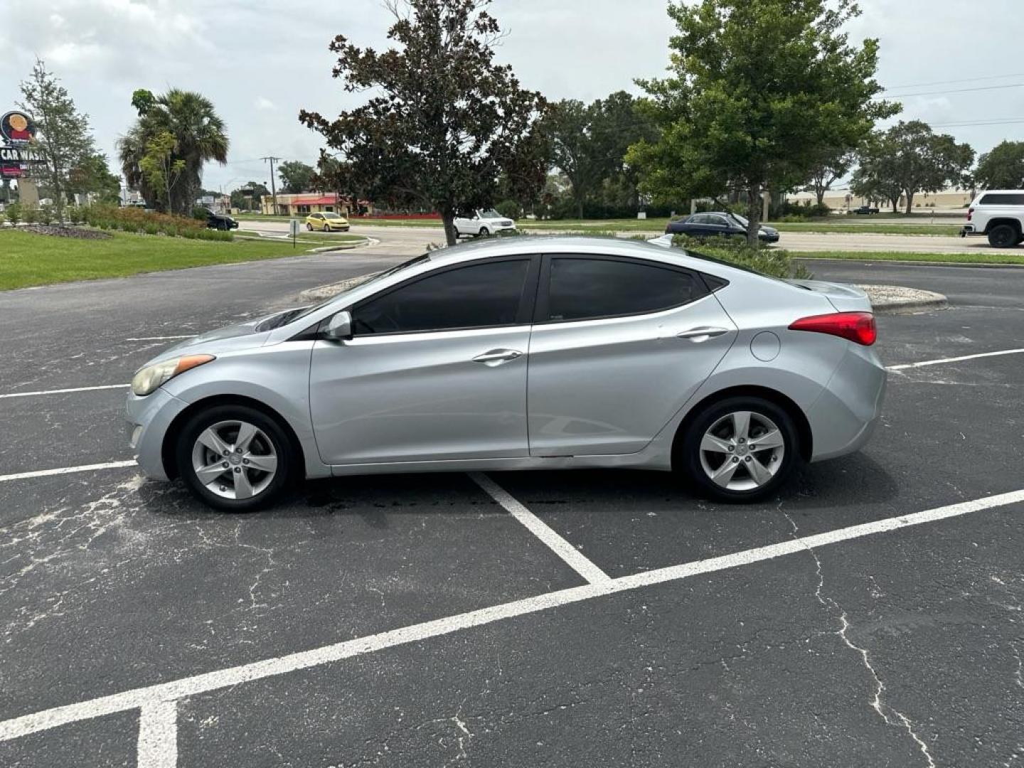 2013 SILVER HYUNDAI ELANTRA GLS (5NPDH4AE9DH) with an 1.8L engine, Automatic transmission, located at 2929 9th St. West, Bradenton, 34205, (941) 242-2810, 27.473591, -82.570679 - Photo#4