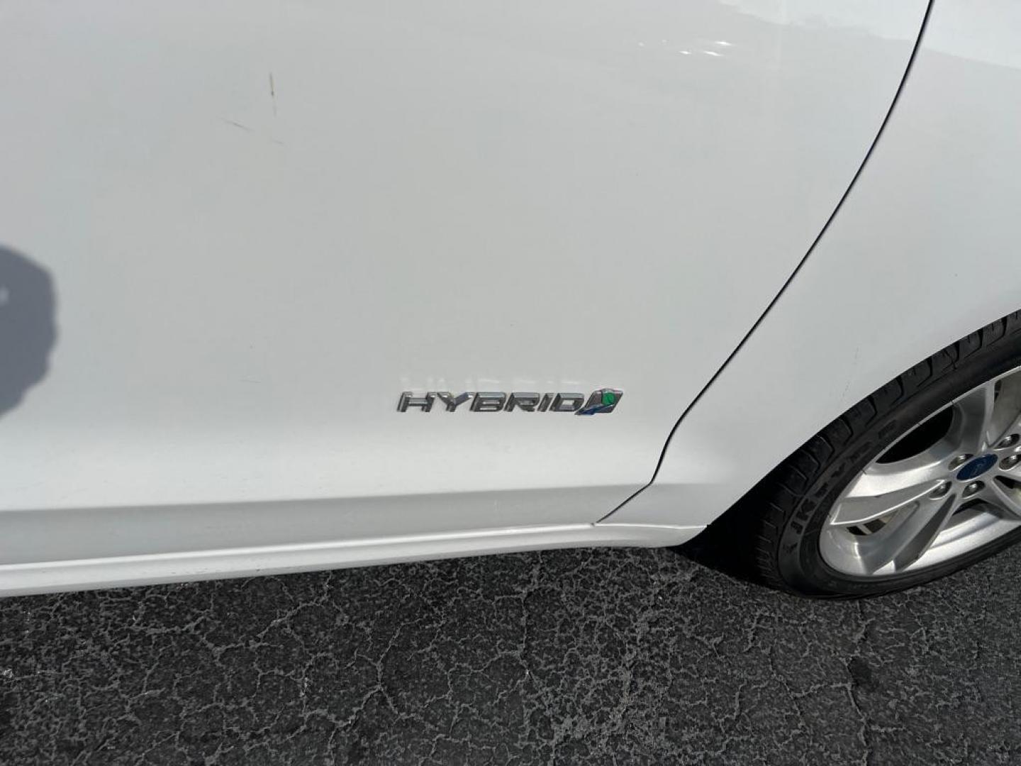 2018 WHITE FORD FUSION SE HYBRID (3FA6P0LU1JR) with an 2.0L engine, Continuously Variable transmission, located at 2929 9th St. West, Bradenton, 34205, (941) 242-2810, 27.473591, -82.570679 - Thanks for inquring into DriveNation USA! All vehicles listed can be viewed at www.drivenationusa.com for vehicle history reports and additonal info. We cannot quote any terms such as down payments or monthly payments without an application. You can apply directly at www.drivenationusa.com or by con - Photo#9