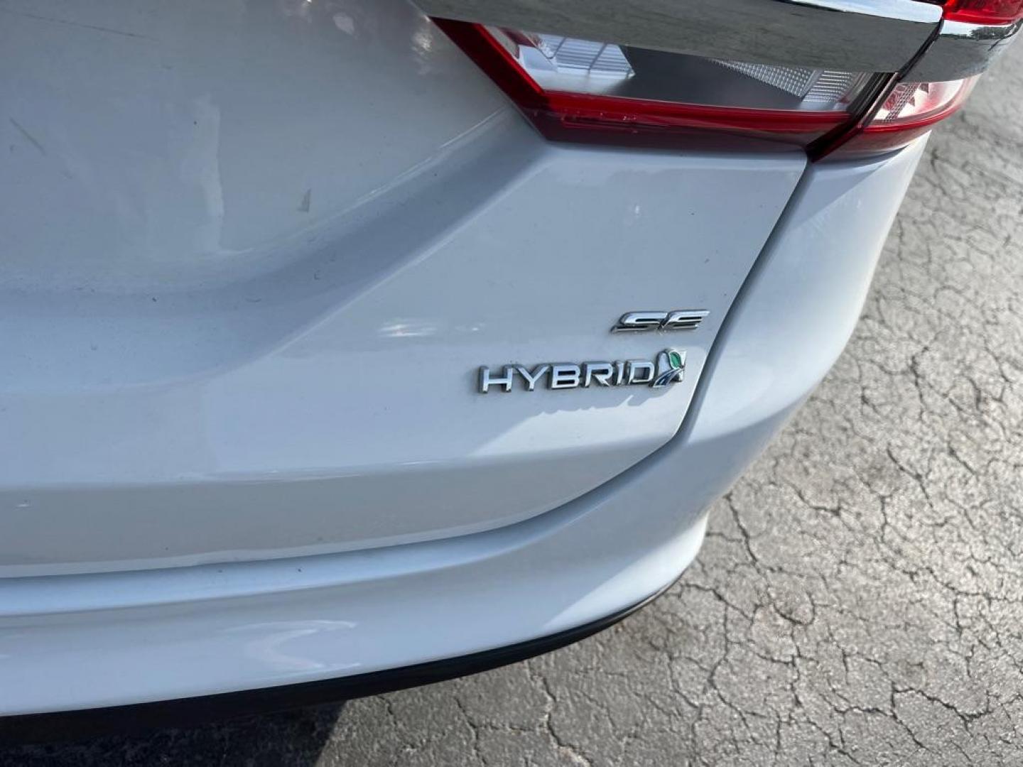 2018 WHITE FORD FUSION SE HYBRID (3FA6P0LU1JR) with an 2.0L engine, Continuously Variable transmission, located at 2929 9th St. West, Bradenton, 34205, (941) 242-2810, 27.473591, -82.570679 - Thanks for inquring into DriveNation USA! All vehicles listed can be viewed at www.drivenationusa.com for vehicle history reports and additonal info. We cannot quote any terms such as down payments or monthly payments without an application. You can apply directly at www.drivenationusa.com or by con - Photo#10