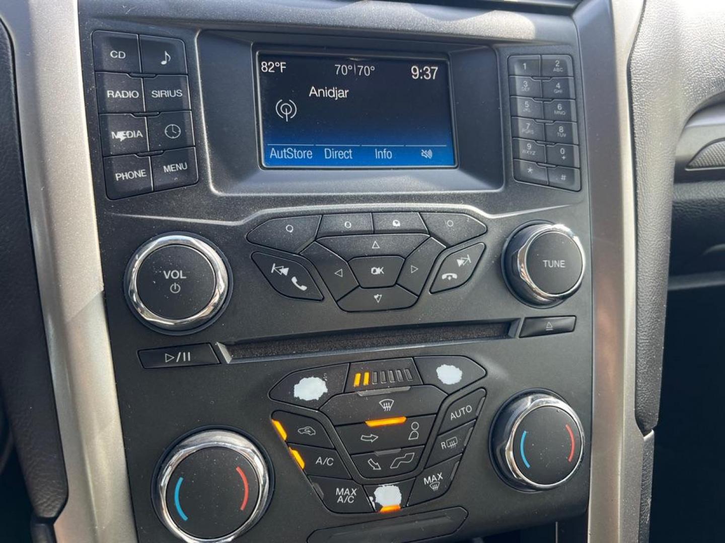2018 WHITE FORD FUSION SE HYBRID (3FA6P0LU1JR) with an 2.0L engine, Continuously Variable transmission, located at 2929 9th St. West, Bradenton, 34205, (941) 242-2810, 27.473591, -82.570679 - Thanks for inquring into DriveNation USA! All vehicles listed can be viewed at www.drivenationusa.com for vehicle history reports and additonal info. We cannot quote any terms such as down payments or monthly payments without an application. You can apply directly at www.drivenationusa.com or by con - Photo#14
