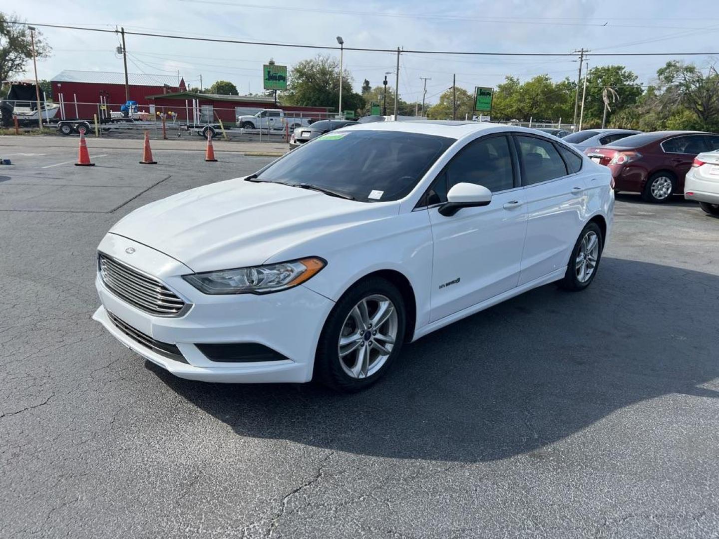 2018 WHITE FORD FUSION SE HYBRID (3FA6P0LU1JR) with an 2.0L engine, Continuously Variable transmission, located at 2929 9th St. West, Bradenton, 34205, (941) 242-2810, 27.473591, -82.570679 - Thanks for inquring into DriveNation USA! All vehicles listed can be viewed at www.drivenationusa.com for vehicle history reports and additonal info. We cannot quote any terms such as down payments or monthly payments without an application. You can apply directly at www.drivenationusa.com or by con - Photo#3