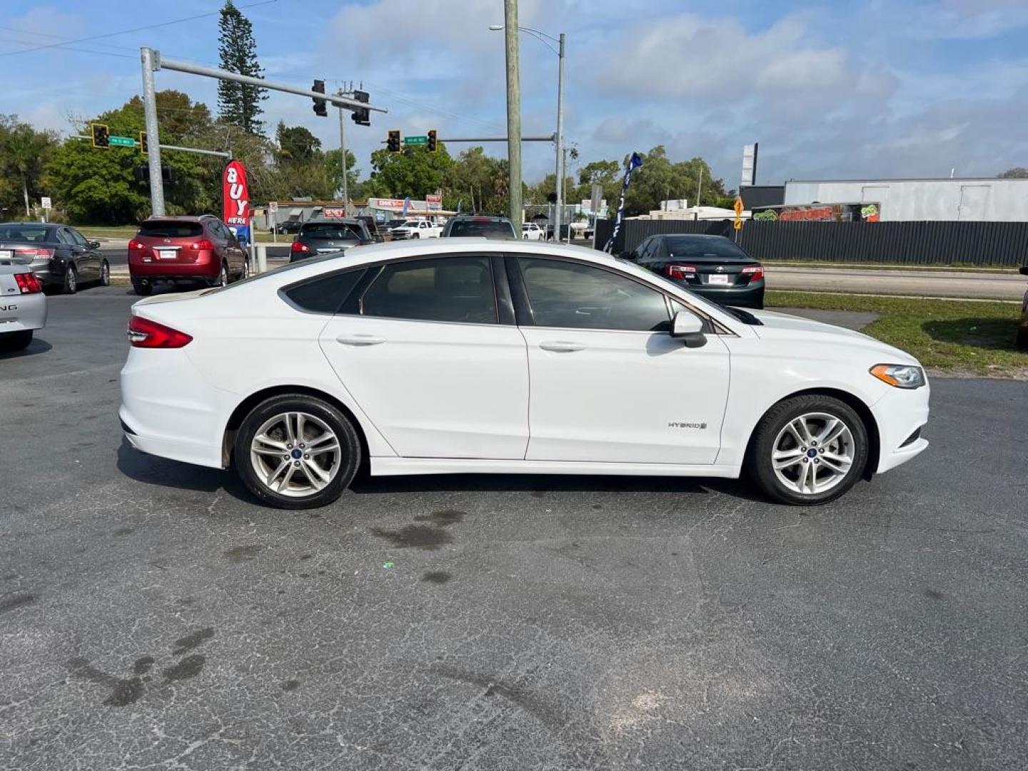 2018 WHITE FORD FUSION SE HYBRID (3FA6P0LU1JR) with an 2.0L engine, Continuously Variable transmission, located at 2929 9th St. West, Bradenton, 34205, (941) 242-2810, 27.473591, -82.570679 - Thanks for inquring into DriveNation USA! All vehicles listed can be viewed at www.drivenationusa.com for vehicle history reports and additonal info. We cannot quote any terms such as down payments or monthly payments without an application. You can apply directly at www.drivenationusa.com or by con - Photo#8