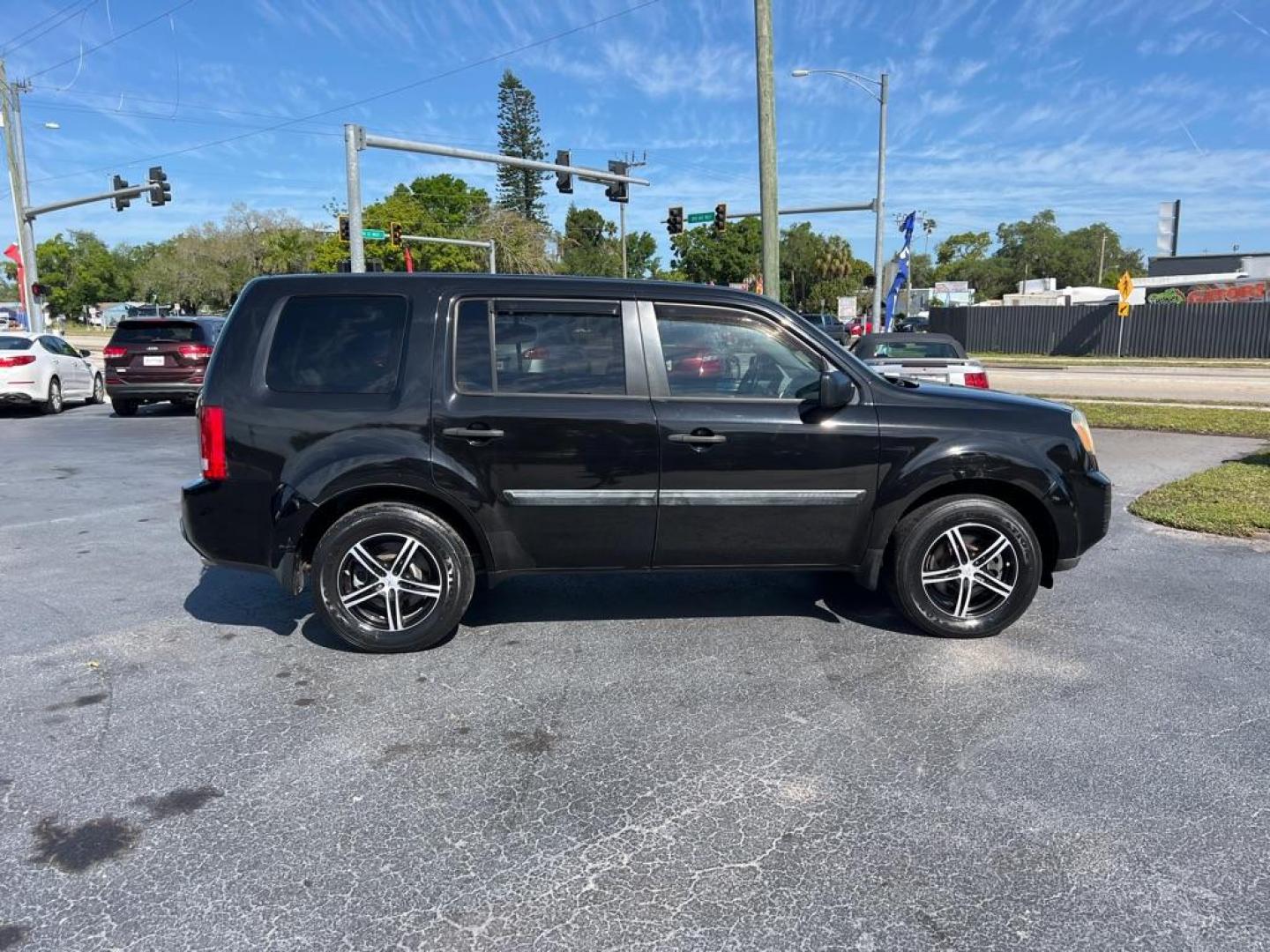 2011 BLACK HONDA PILOT LX (5FNYF3H20BB) with an 3.5L engine, Automatic transmission, located at 2929 9th St. West, Bradenton, 34205, (941) 242-2810, 27.473591, -82.570679 - Thanks for inquring into DriveNation USA! All vehicles listed can be viewed at www.drivenationusa.com for vehicle history reports and additonal info. We cannot quote any terms such as down payments or monthly payments without an application. You can apply directly at www.drivenationusa.com or by con - Photo#8