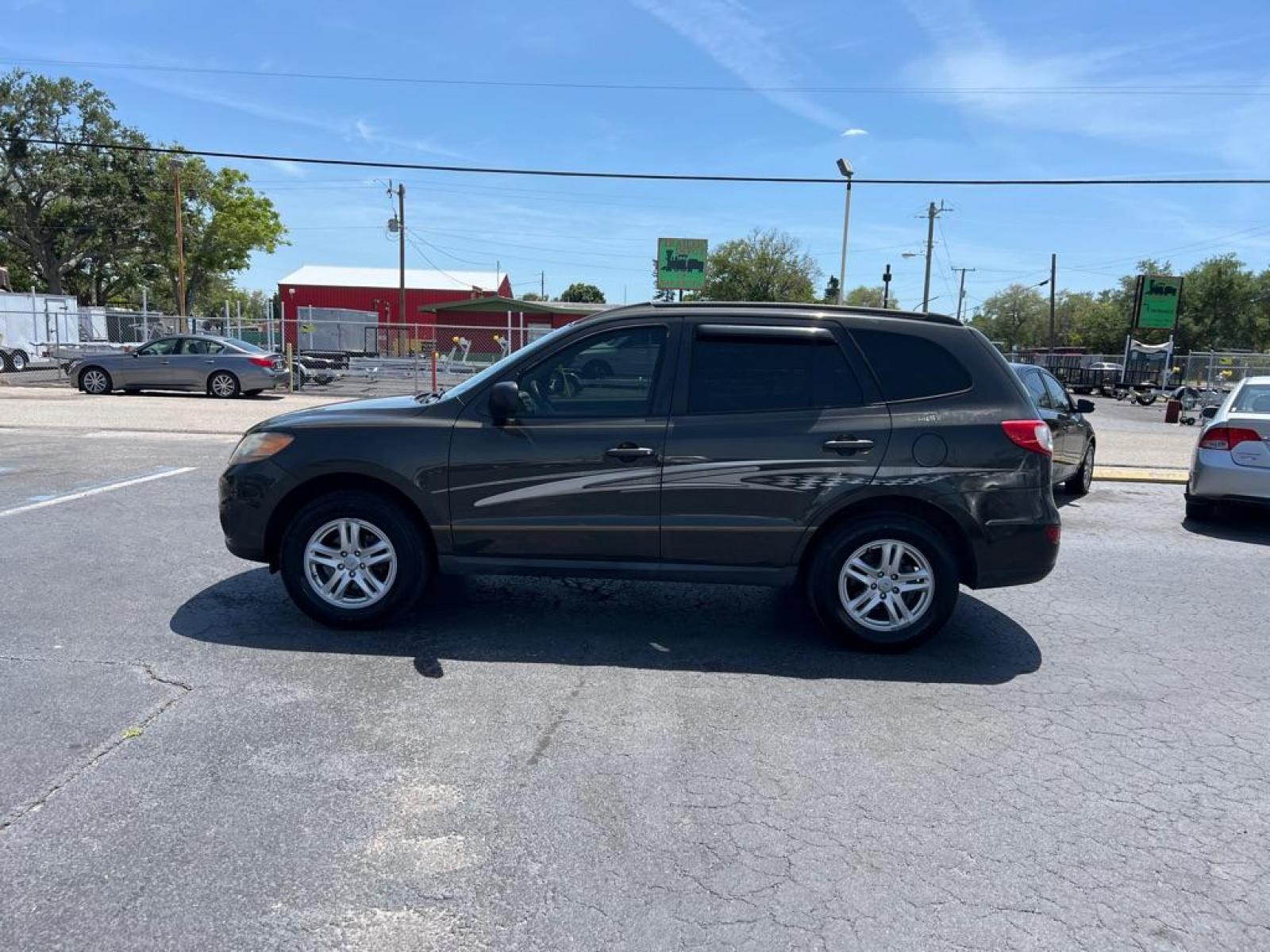 2010 BLACK HYUNDAI SANTA FE GLS (5NMSG3AB8AH) with an 2.4L engine, Automatic transmission, located at 2929 9th St. West, Bradenton, 34205, (941) 242-2810, 27.473591, -82.570679 - Thanks for inquring into DriveNation USA! All vehicles listed can be viewed at www.drivenationusa.com for vehicle history reports and additonal info. We cannot quote any terms such as down payments or monthly payments without an application. You can apply directly at www.drivenationusa.com or by con - Photo #4