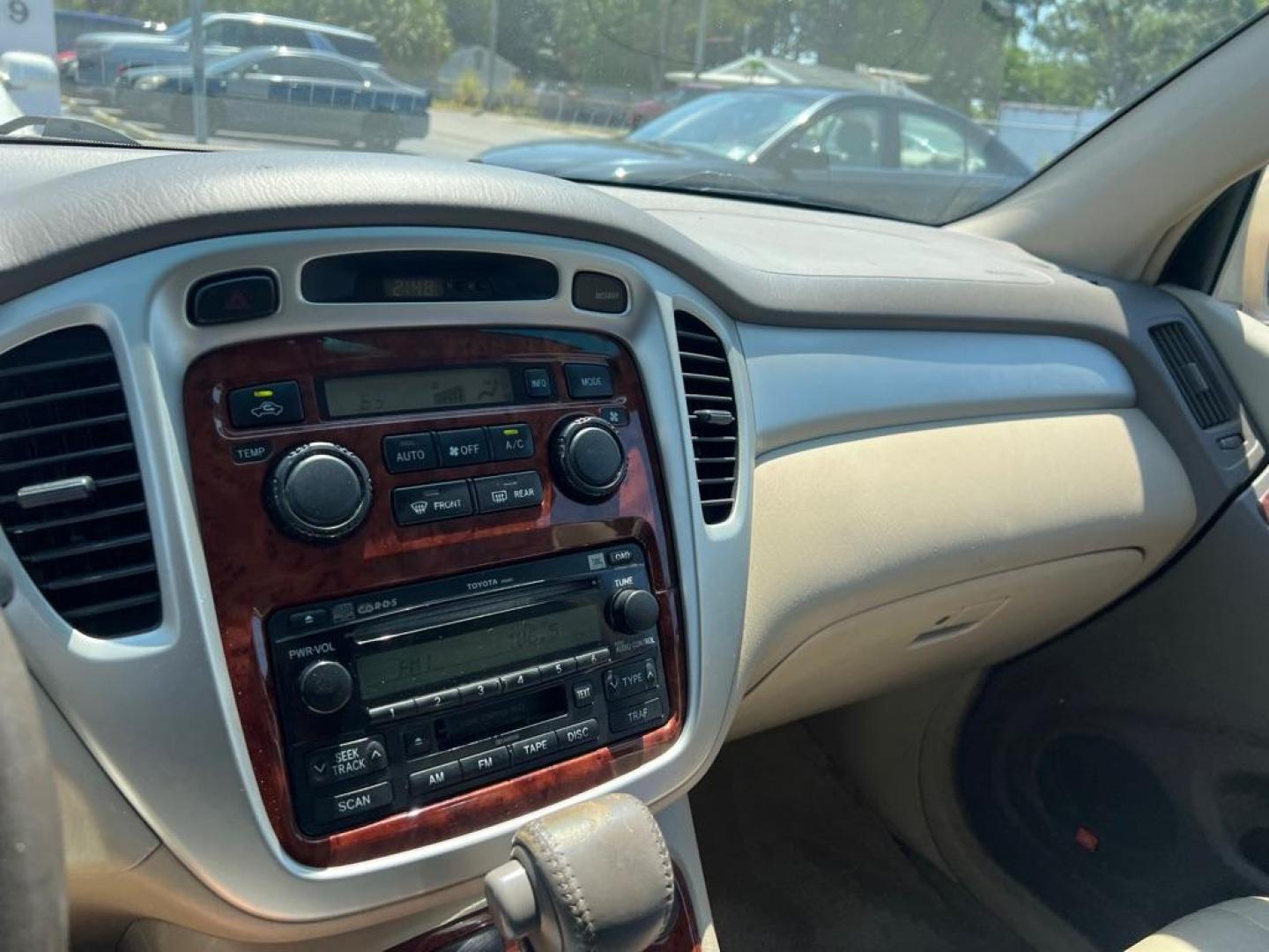 2005 GOLD TOYOTA HIGHLANDER LIMITED (JTEDP21A450) with an 3.3L engine, Automatic transmission, located at 2929 9th St. West, Bradenton, 34205, (941) 242-2810, 27.473591, -82.570679 - Thanks for inquring into DriveNation USA! All vehicles listed can be viewed at www.drivenationusa.com for vehicle history reports and additonal info. We cannot quote any terms such as down payments or monthly payments without an application. You can apply directly at www.drivenationusa.com or by con - Photo#10