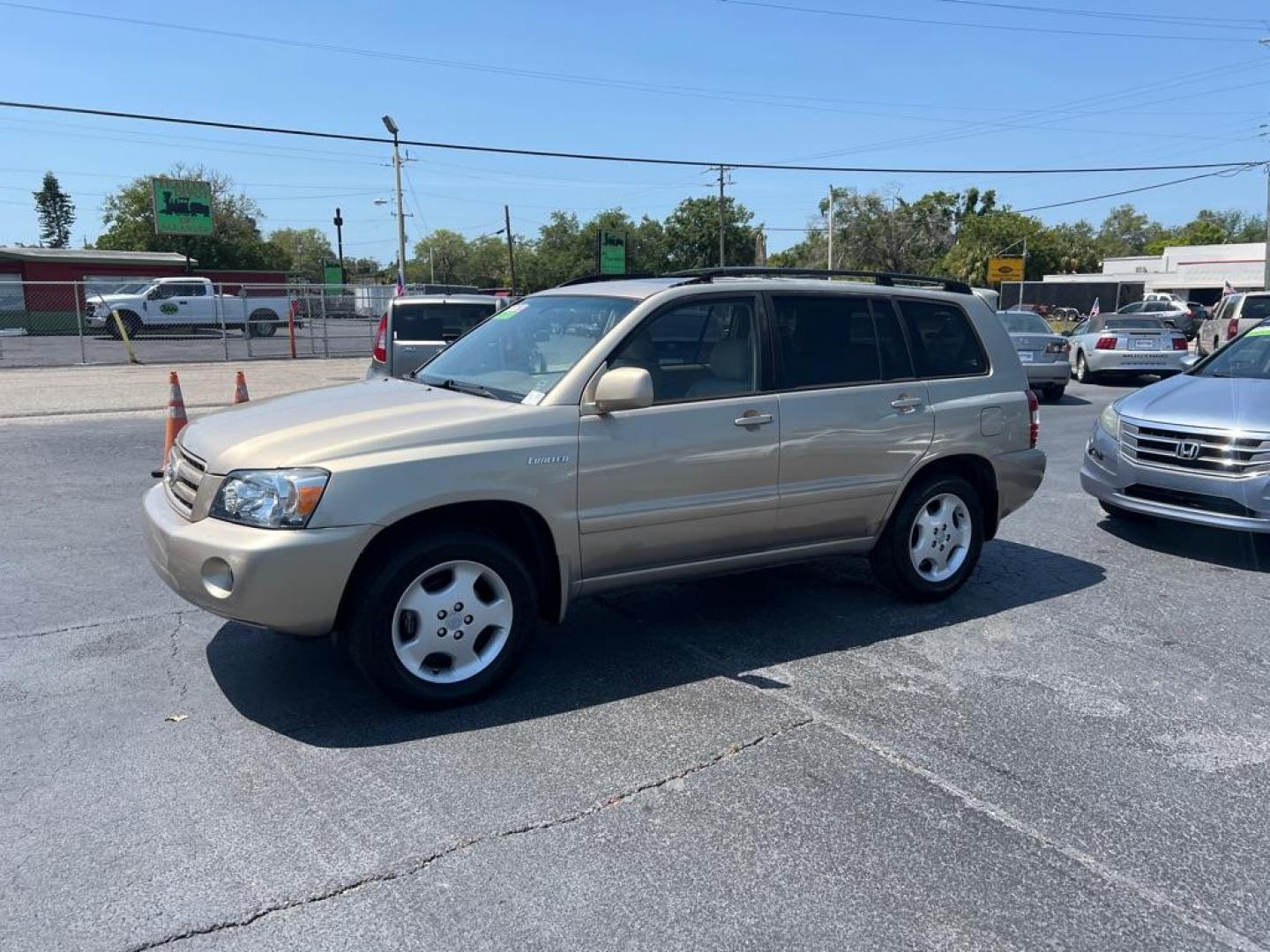 2005 GOLD TOYOTA HIGHLANDER LIMITED (JTEDP21A450) with an 3.3L engine, Automatic transmission, located at 2929 9th St. West, Bradenton, 34205, (941) 242-2810, 27.473591, -82.570679 - Thanks for inquring into DriveNation USA! All vehicles listed can be viewed at www.drivenationusa.com for vehicle history reports and additonal info. We cannot quote any terms such as down payments or monthly payments without an application. You can apply directly at www.drivenationusa.com or by con - Photo#3