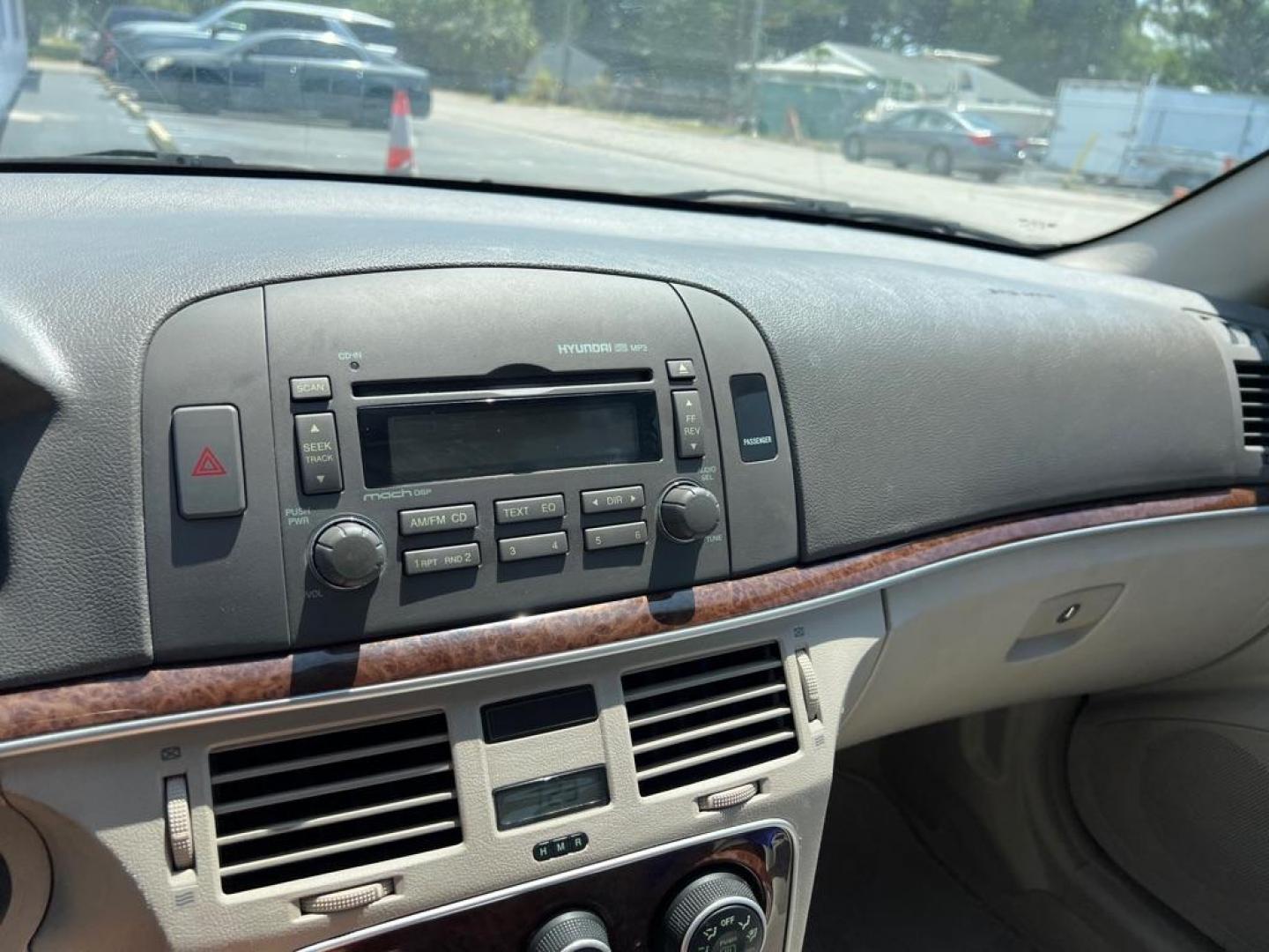 2007 BLACK HYUNDAI SONATA GLS (5NPET46C77H) with an 2.4L engine, Automatic transmission, located at 2929 9th St. West, Bradenton, 34205, (941) 242-2810, 27.473591, -82.570679 - Thanks for inquring into DriveNation USA! All vehicles listed can be viewed at www.drivenationusa.com for vehicle history reports and additonal info. We cannot quote any terms such as down payments or monthly payments without an application. You can apply directly at www.drivenationusa.com or by con - Photo#11