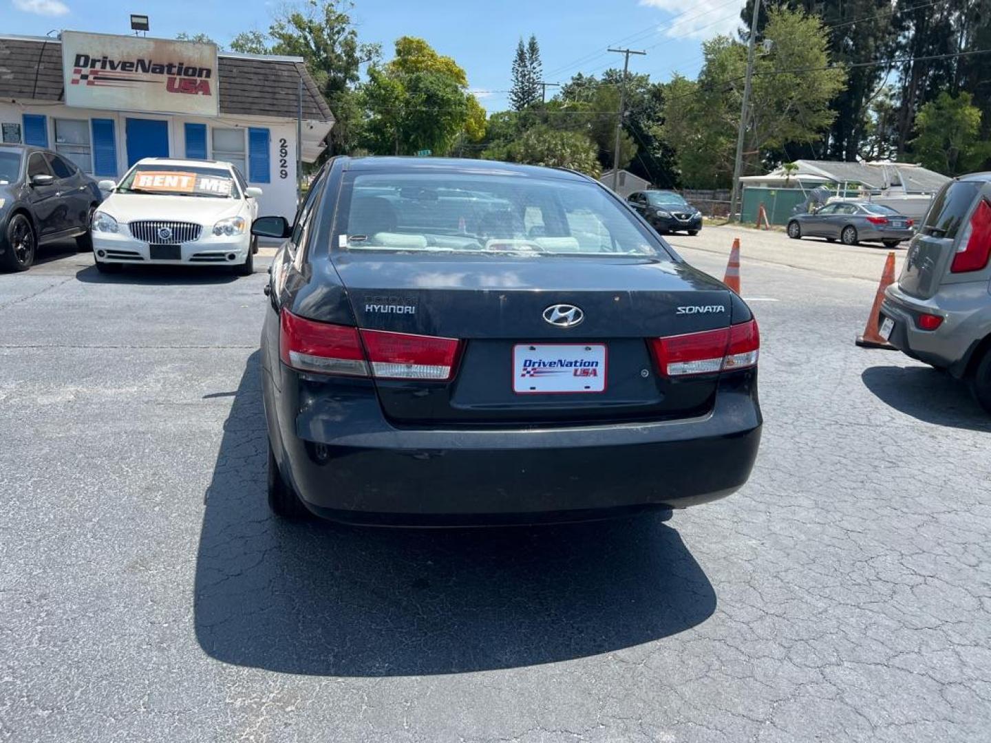 2007 BLACK HYUNDAI SONATA GLS (5NPET46C77H) with an 2.4L engine, Automatic transmission, located at 2929 9th St. West, Bradenton, 34205, (941) 242-2810, 27.473591, -82.570679 - Thanks for inquring into DriveNation USA! All vehicles listed can be viewed at www.drivenationusa.com for vehicle history reports and additonal info. We cannot quote any terms such as down payments or monthly payments without an application. You can apply directly at www.drivenationusa.com or by con - Photo#5