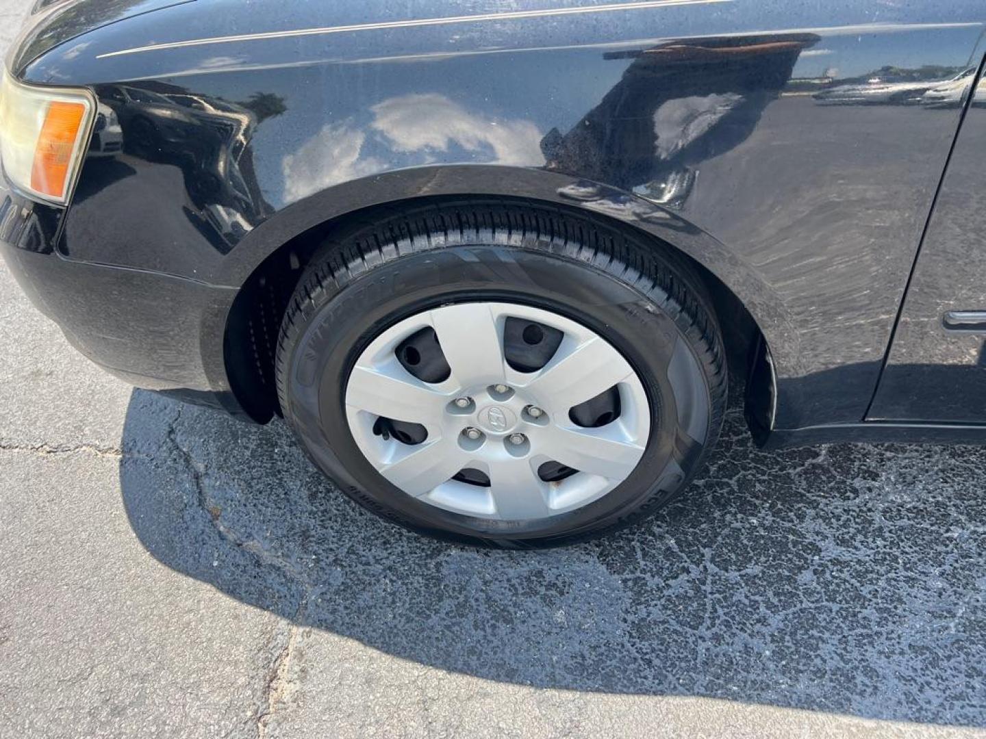 2007 BLACK HYUNDAI SONATA GLS (5NPET46C77H) with an 2.4L engine, Automatic transmission, located at 2929 9th St. West, Bradenton, 34205, (941) 242-2810, 27.473591, -82.570679 - Thanks for inquring into DriveNation USA! All vehicles listed can be viewed at www.drivenationusa.com for vehicle history reports and additonal info. We cannot quote any terms such as down payments or monthly payments without an application. You can apply directly at www.drivenationusa.com or by con - Photo#8