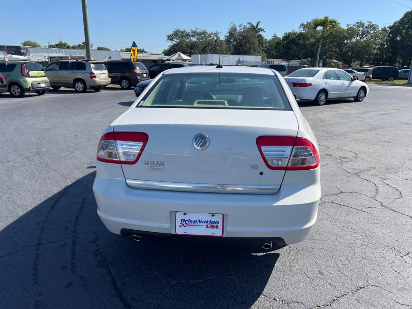 2008 WHITE MERCURY MILAN PREMIER (3MEHM08168R) with an 3.0L engine, Automatic transmission, located at 2929 9th St. West, Bradenton, 34205, (941) 242-2810, 27.473591, -82.570679 - Thanks for inquring into DriveNation USA! All vehicles listed can be viewed at www.drivenationusa.com for vehicle history reports and additonal info. We cannot quote any terms such as down payments or monthly payments without an application. You can apply directly at www.drivenationusa.com or by con - Photo#6