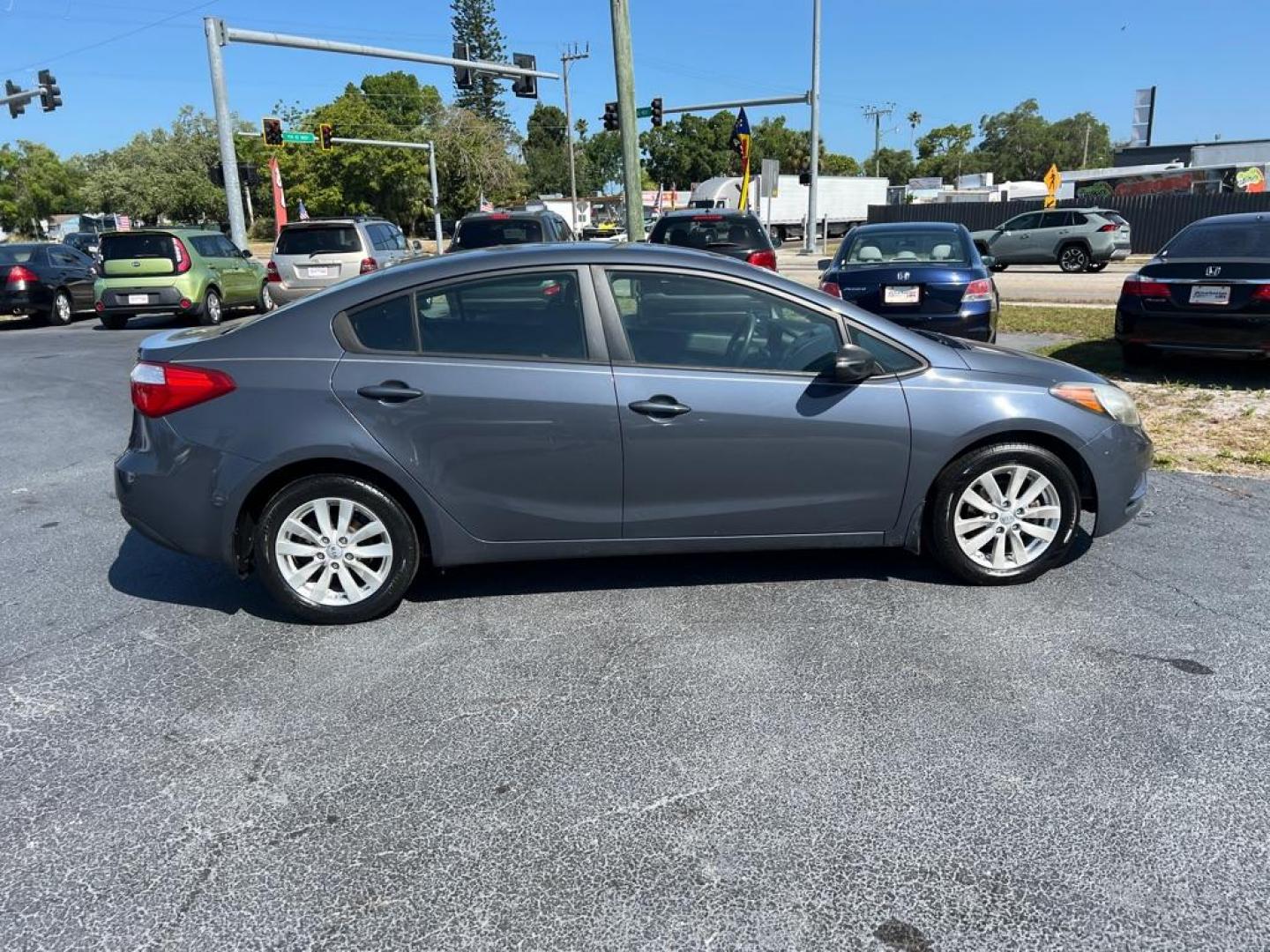 2014 BLUE KIA FORTE LX (KNAFX4A66E5) with an 1.8L engine, Automatic transmission, located at 2929 9th St. West, Bradenton, 34205, (941) 242-2810, 27.473591, -82.570679 - Thanks for inquring into DriveNation USA! All vehicles listed can be viewed at www.drivenationusa.com for vehicle history reports and additonal info. We cannot quote any terms such as down payments or monthly payments without an application. You can apply directly at www.drivenationusa.com or by con - Photo#9