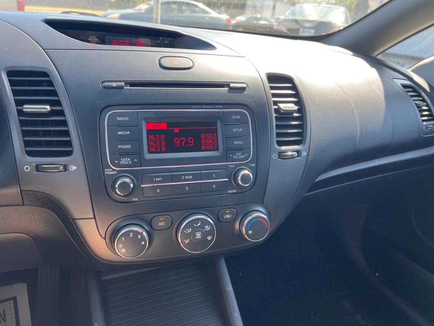 2014 BLUE KIA FORTE LX (KNAFX4A66E5) with an 1.8L engine, Automatic transmission, located at 2929 9th St. West, Bradenton, 34205, (941) 242-2810, 27.473591, -82.570679 - Thanks for inquring into DriveNation USA! All vehicles listed can be viewed at www.drivenationusa.com for vehicle history reports and additonal info. We cannot quote any terms such as down payments or monthly payments without an application. You can apply directly at www.drivenationusa.com or by con - Photo#12