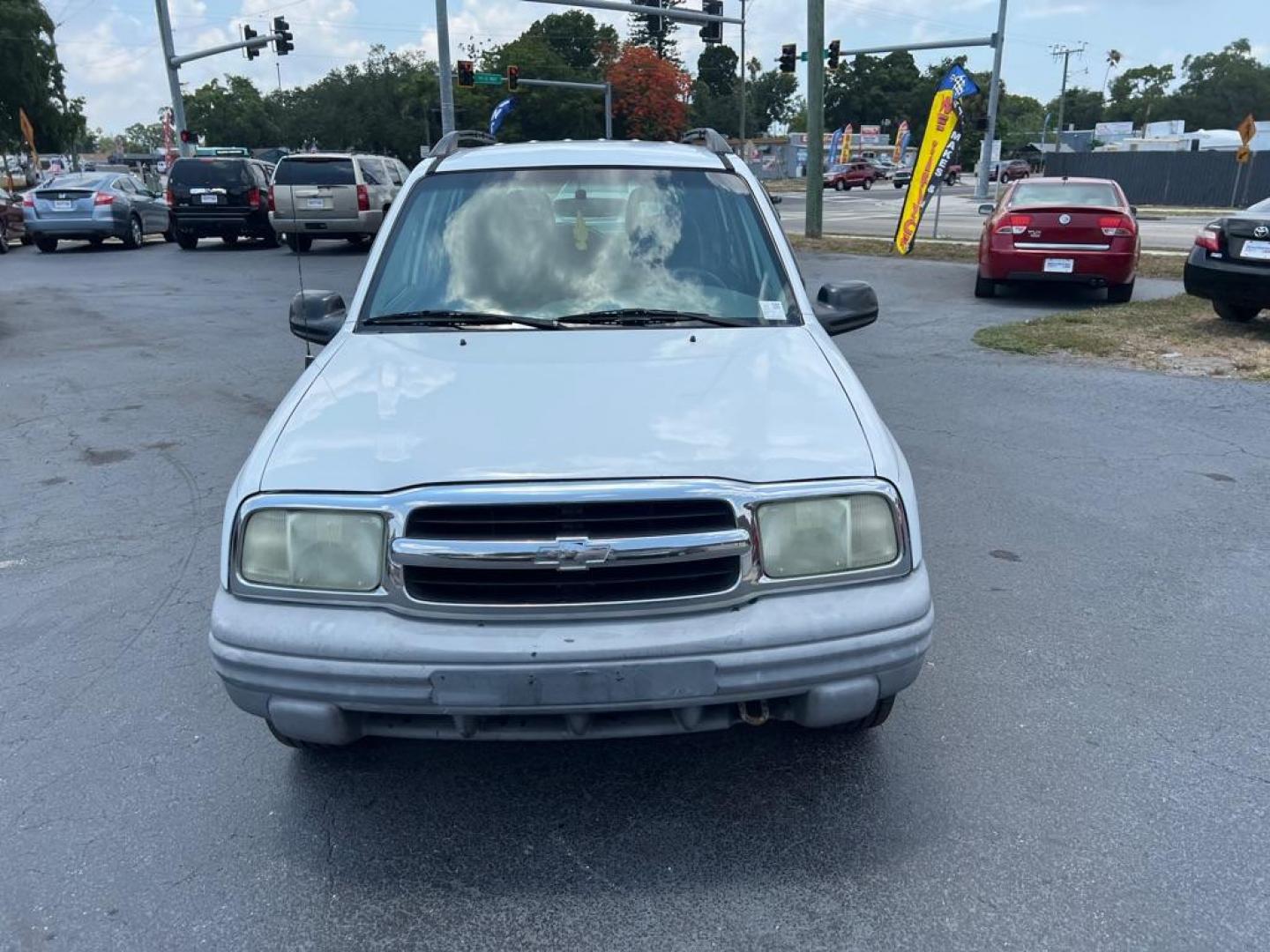 2004 WHITE CHEVROLET TRACKER (2CNBE134646) with an 2.5L engine, Automatic transmission, located at 2929 9th St. West, Bradenton, 34205, (941) 242-2810, 27.473591, -82.570679 - Photo#2