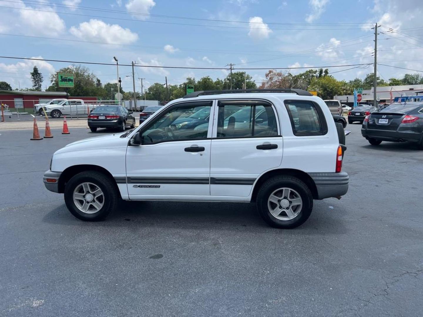 2004 WHITE CHEVROLET TRACKER (2CNBE134646) with an 2.5L engine, Automatic transmission, located at 2929 9th St. West, Bradenton, 34205, (941) 242-2810, 27.473591, -82.570679 - Photo#4