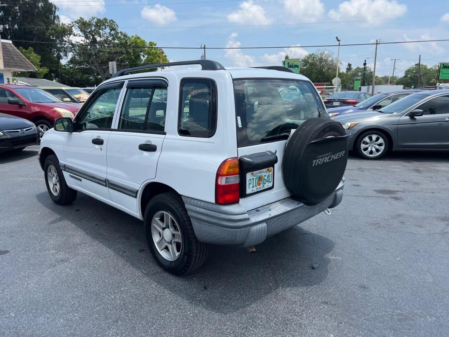 2004 WHITE CHEVROLET TRACKER (2CNBE134646) with an 2.5L engine, Automatic transmission, located at 2929 9th St. West, Bradenton, 34205, (941) 242-2810, 27.473591, -82.570679 - Photo#5