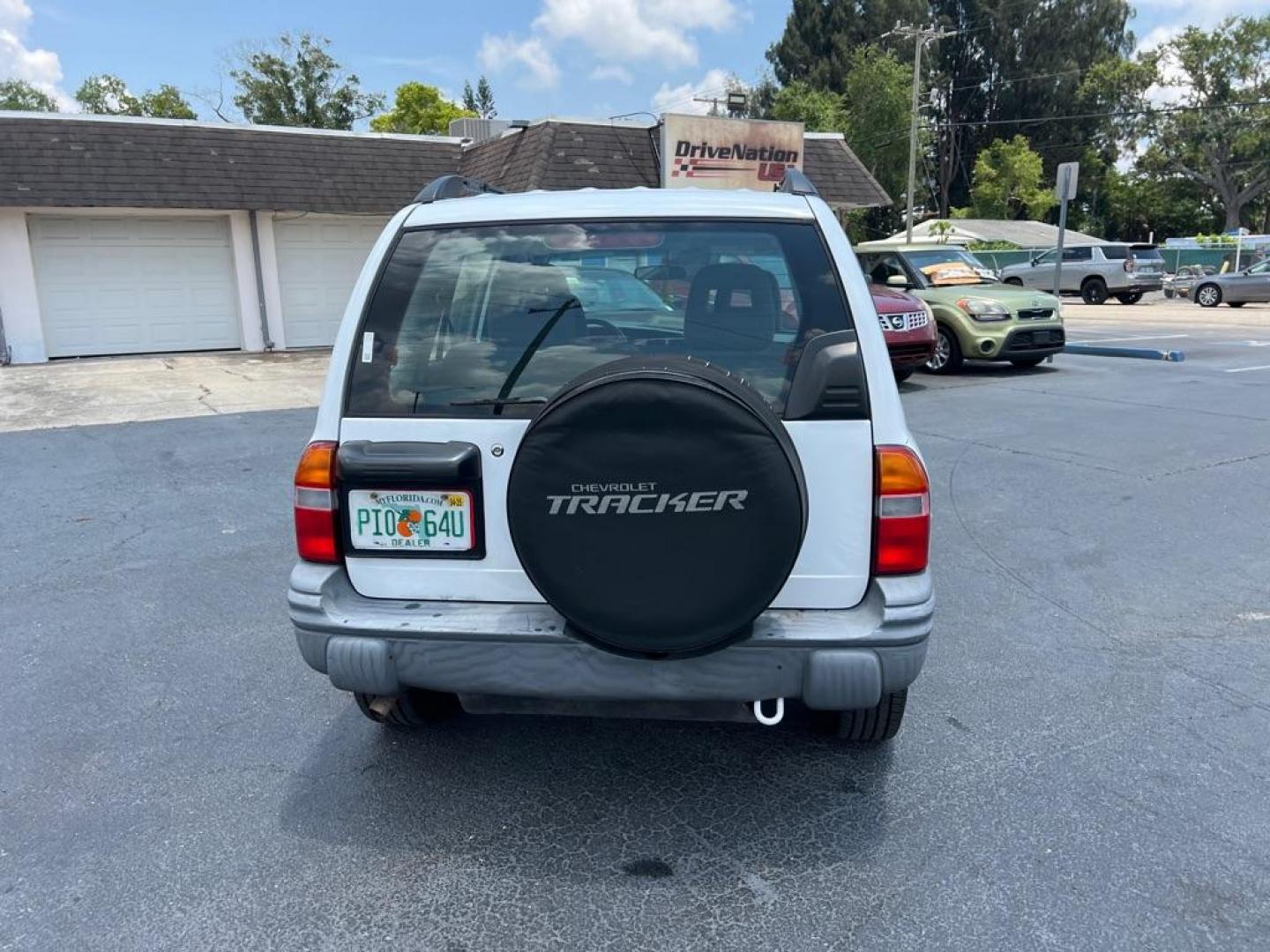 2004 WHITE CHEVROLET TRACKER (2CNBE134646) with an 2.5L engine, Automatic transmission, located at 2929 9th St. West, Bradenton, 34205, (941) 242-2810, 27.473591, -82.570679 - Photo#6