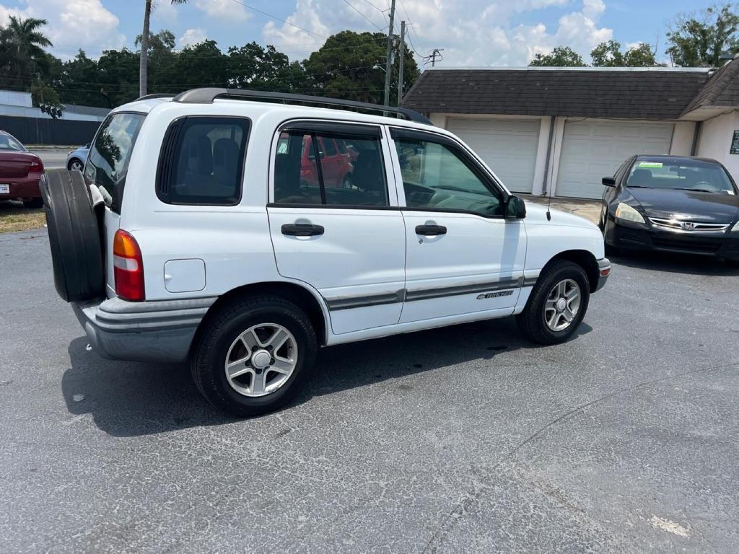 2004 WHITE CHEVROLET TRACKER (2CNBE134646) with an 2.5L engine, Automatic transmission, located at 2929 9th St. West, Bradenton, 34205, (941) 242-2810, 27.473591, -82.570679 - Photo#7