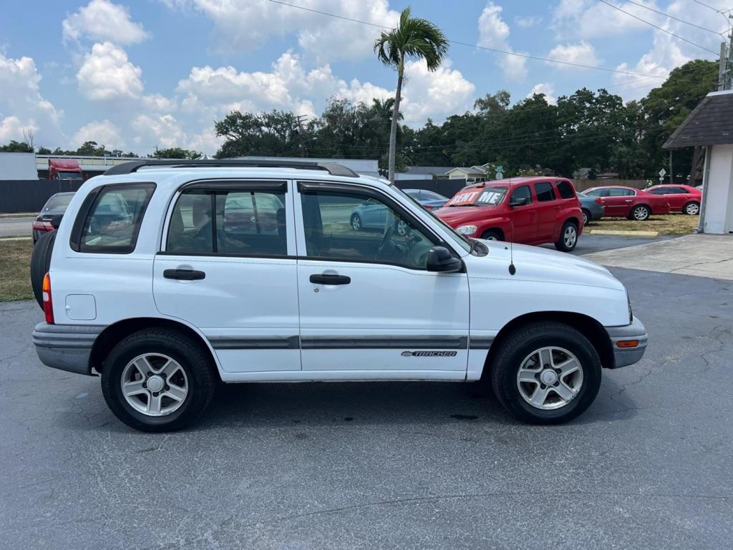 2004 WHITE CHEVROLET TRACKER (2CNBE134646) with an 2.5L engine, Automatic transmission, located at 2929 9th St. West, Bradenton, 34205, (941) 242-2810, 27.473591, -82.570679 - Photo#8