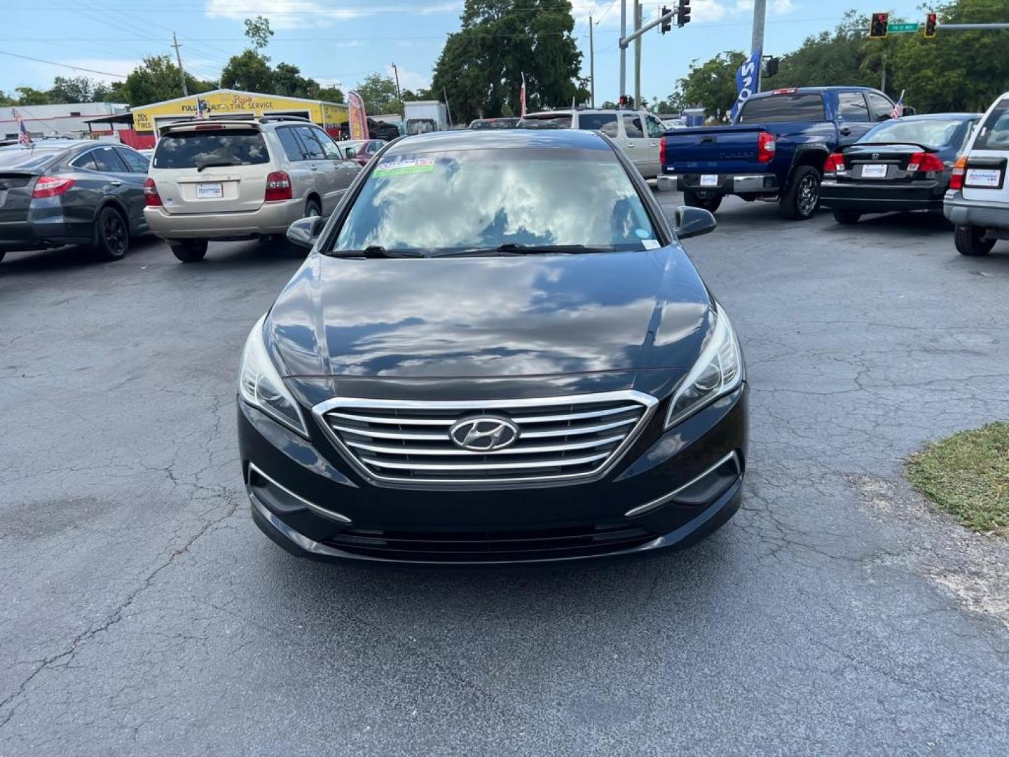 2017 BLACK HYUNDAI SONATA SE (5NPE24AF3HH) with an 2.4L engine, Automatic transmission, located at 2929 9th St. West, Bradenton, 34205, (941) 242-2810, 27.473591, -82.570679 - Photo#3