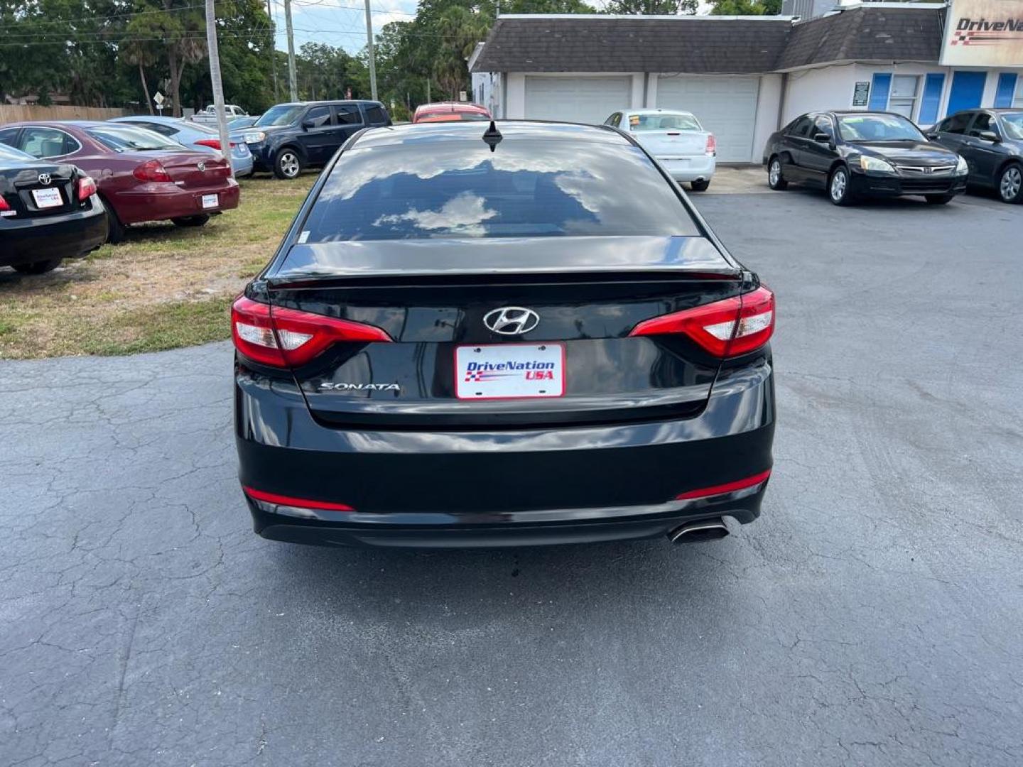 2017 BLACK HYUNDAI SONATA SE (5NPE24AF3HH) with an 2.4L engine, Automatic transmission, located at 2929 9th St. West, Bradenton, 34205, (941) 242-2810, 27.473591, -82.570679 - Photo#6
