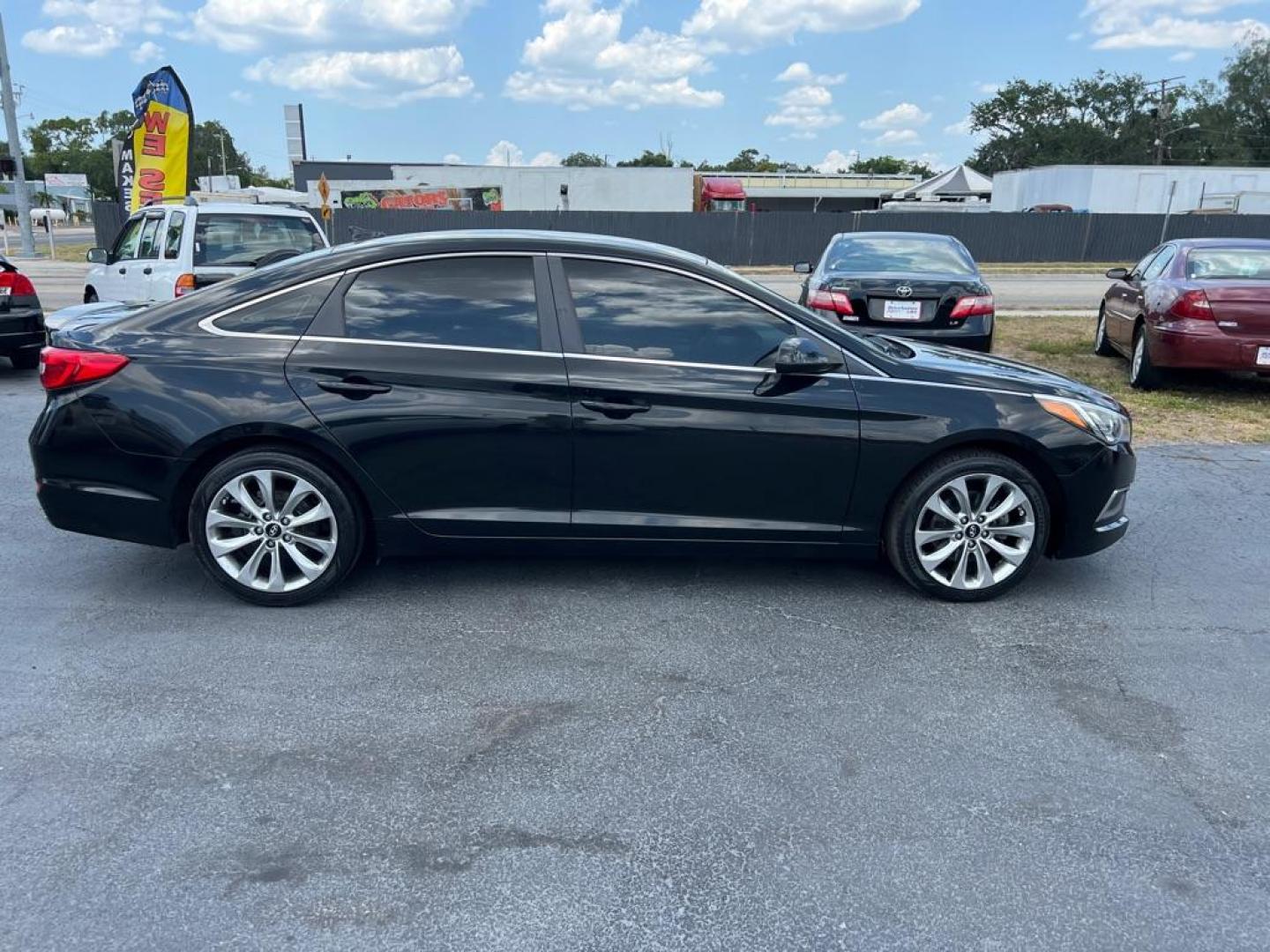 2017 BLACK HYUNDAI SONATA SE (5NPE24AF3HH) with an 2.4L engine, Automatic transmission, located at 2929 9th St. West, Bradenton, 34205, (941) 242-2810, 27.473591, -82.570679 - Photo#8