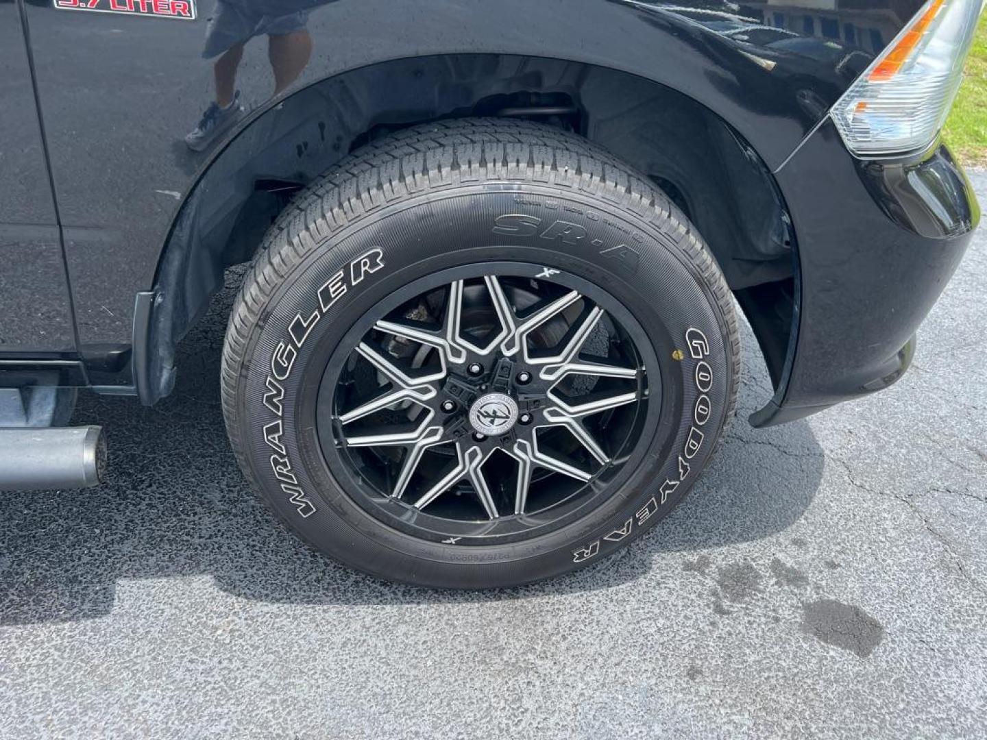 2018 BLACK RAM 1500 EXPRESS (1C6RR6KT0JS) with an 5.7L engine, Automatic transmission, located at 2929 9th St. West, Bradenton, 34205, (941) 242-2810, 27.473591, -82.570679 - Photo#9