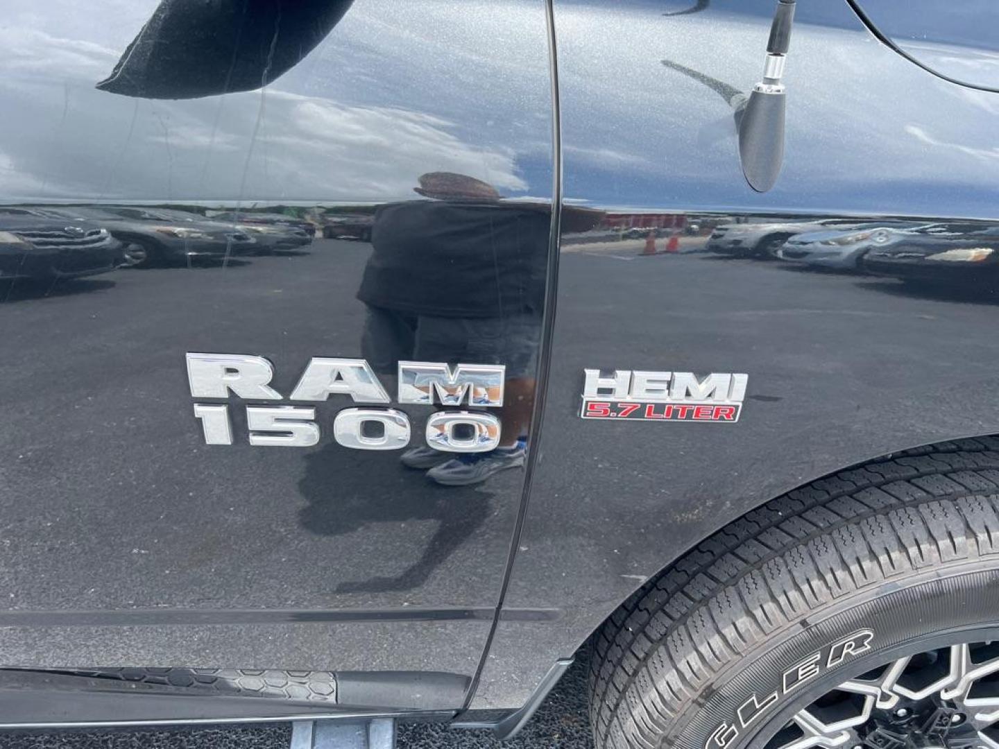 2018 BLACK RAM 1500 EXPRESS (1C6RR6KT0JS) with an 5.7L engine, Automatic transmission, located at 2929 9th St. West, Bradenton, 34205, (941) 242-2810, 27.473591, -82.570679 - Photo#10