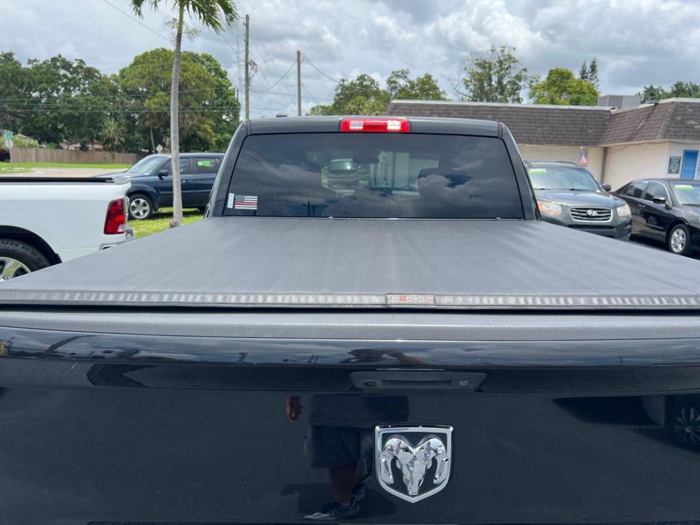 2018 BLACK RAM 1500 EXPRESS (1C6RR6KT0JS) with an 5.7L engine, Automatic transmission, located at 2929 9th St. West, Bradenton, 34205, (941) 242-2810, 27.473591, -82.570679 - Photo#11