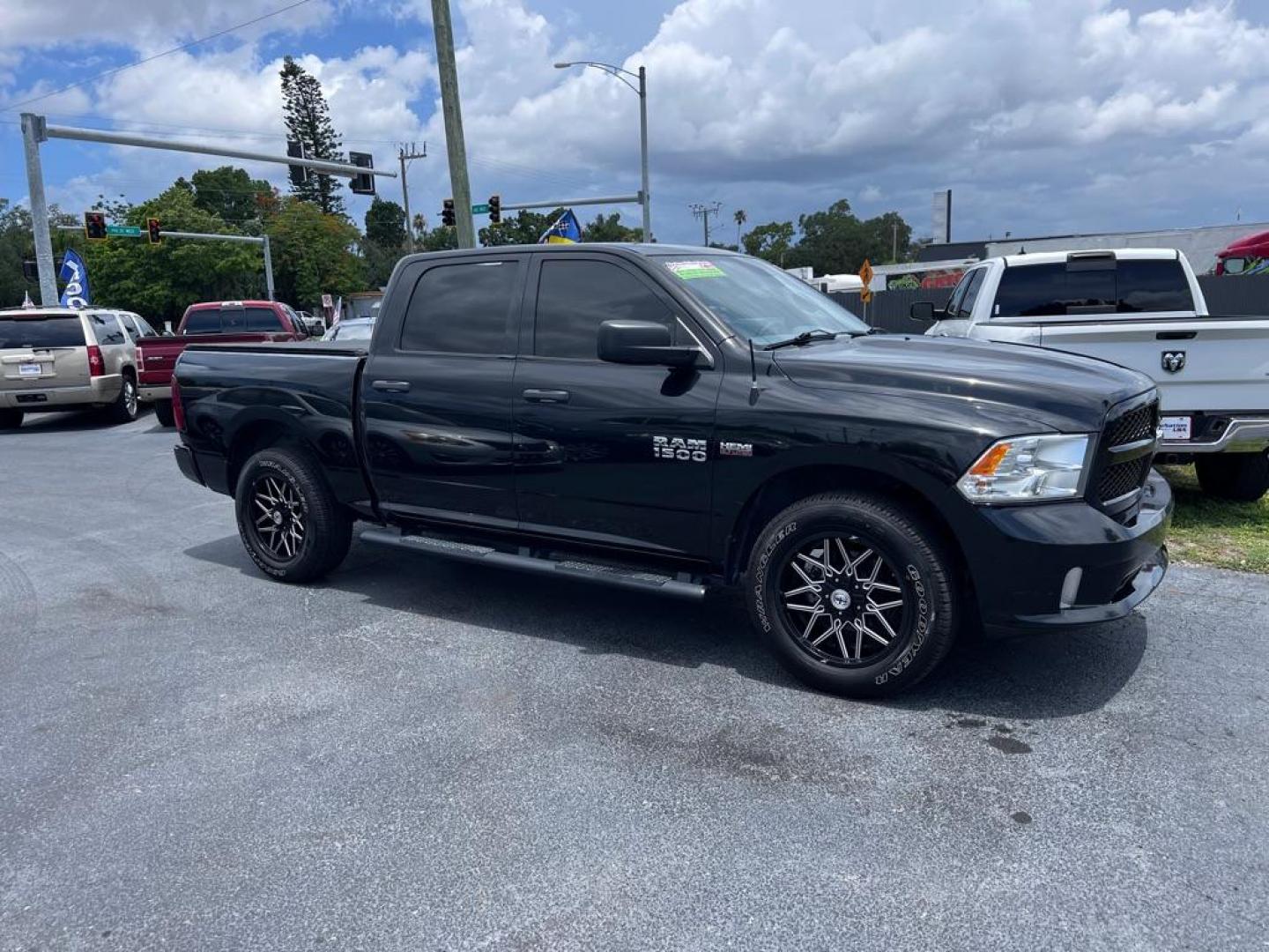 2018 BLACK RAM 1500 EXPRESS (1C6RR6KT0JS) with an 5.7L engine, Automatic transmission, located at 2929 9th St. West, Bradenton, 34205, (941) 242-2810, 27.473591, -82.570679 - Photo#1